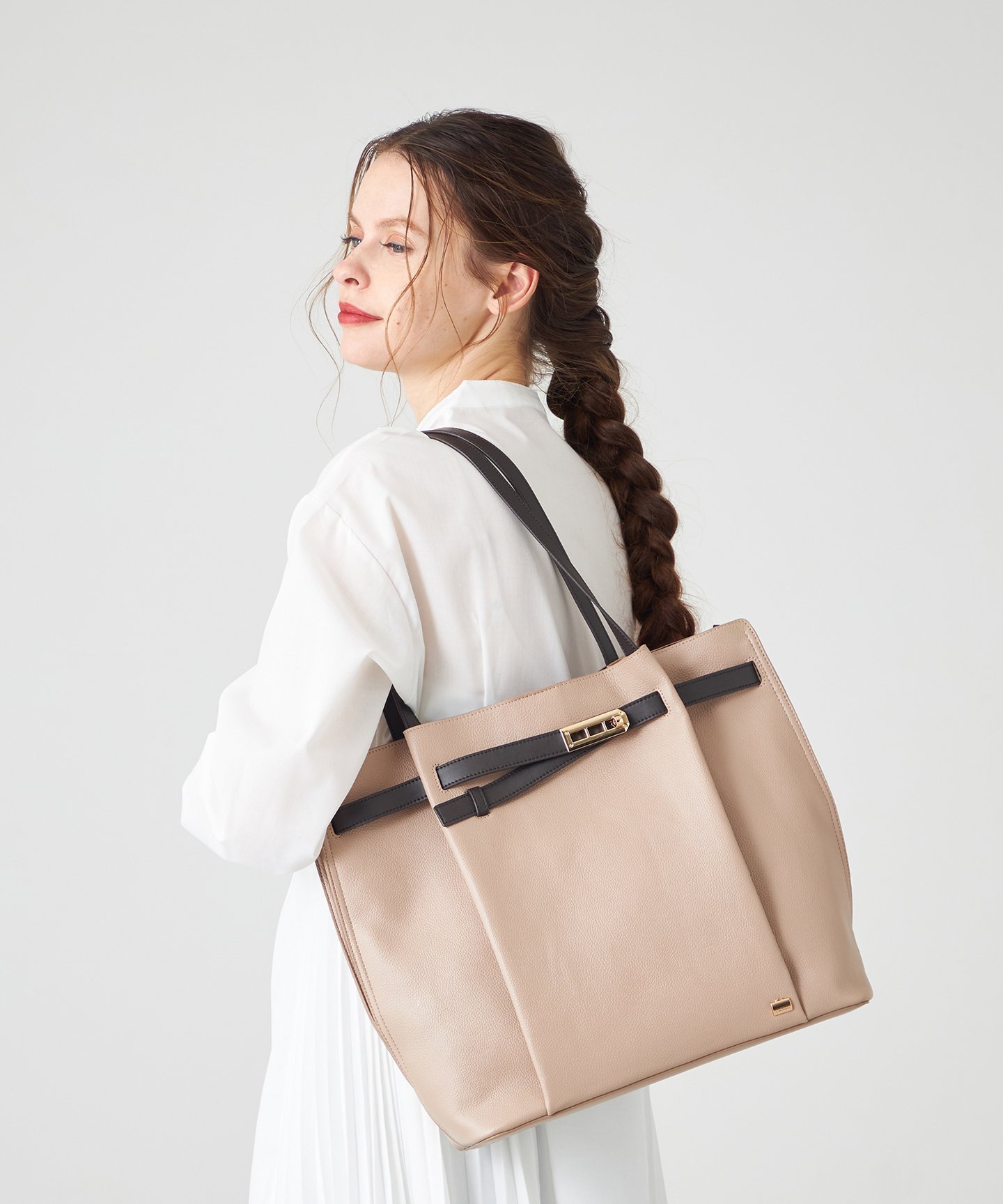 【ラ バガジェリー/LA BAGAGERIE】のコンビカラーA4トートバッグ インテリア・キッズ・メンズ・レディースファッション・服の通販 founy(ファニー) ファッション Fashion レディースファッション Fashion for Women バッグ Bags コンビ Combo, Combination Style スマート Smart, Elegant スーツ Suit, Formalwear ハンカチ Handkerchief, Hanky フロント Front, Front Design ポケット Pocket, Pocket Detail ライニング Inner Lining, Inner Fabric, Lined リップ Lip, Lip Motif ビジネス 仕事 通勤 Business / Work / Commuting グレージュ|ID: prp329100004806508 ipo3291000000034878485