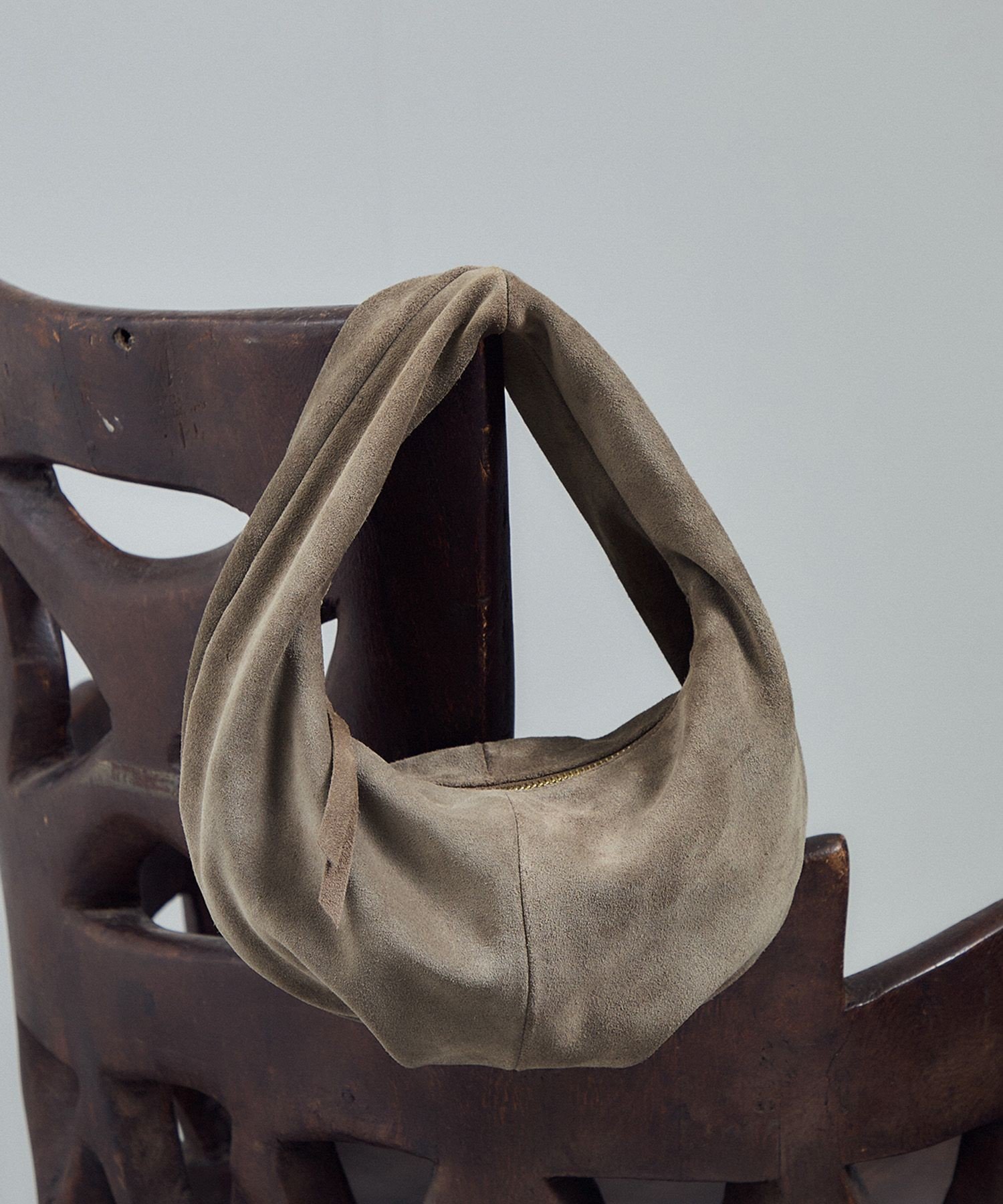 【サロン アダム エ ロペ/SALON adam et rope'】のリアルスウェードクリテミニバッグ インテリア・キッズ・メンズ・レディースファッション・服の通販 founy(ファニー) ファッション Fashion レディースファッション Fashion for Women バッグ Bags キャンバス Canvas, Canvas Fabric 今季 This Season, Current Season ショルダー Shoulder, Shoulder Strap スマート Smart, Elegant 財布 Wallet, Purse デニム Denim, Jeans Material トレンド Trend, Trending Now パターン Pattern, Design Print ベロア Velour, Soft Velvet ポケット Pocket, Pocket Detail A/W・秋冬 Autumn/Winter 旅行 Travel エレガント 上品 Elegant ビジネス 仕事 通勤 Business / Work / Commuting ライトグレー(08)|ID: prp329100004806509 ipo3291000000034878500