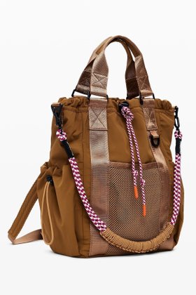 【デシグアル/Desigual】のマルチポジションのドローストリングバックパック 人気、トレンドファッション・服の通販 founy(ファニー) ファッション Fashion レディースファッション Fashion for Women バッグ Bags カラフル Colorful Design シューズ Shoes, Footwear デニム Denim, Jeans Material パターン Pattern, Design Print パッチワーク Patchwork, Mixed Fabric プリント Print, Printed Pattern ポケット Pocket, Pocket Detail メンズ Men's, Menswear ラップ Wrap, Wrap Design |ID:prp329100004806539