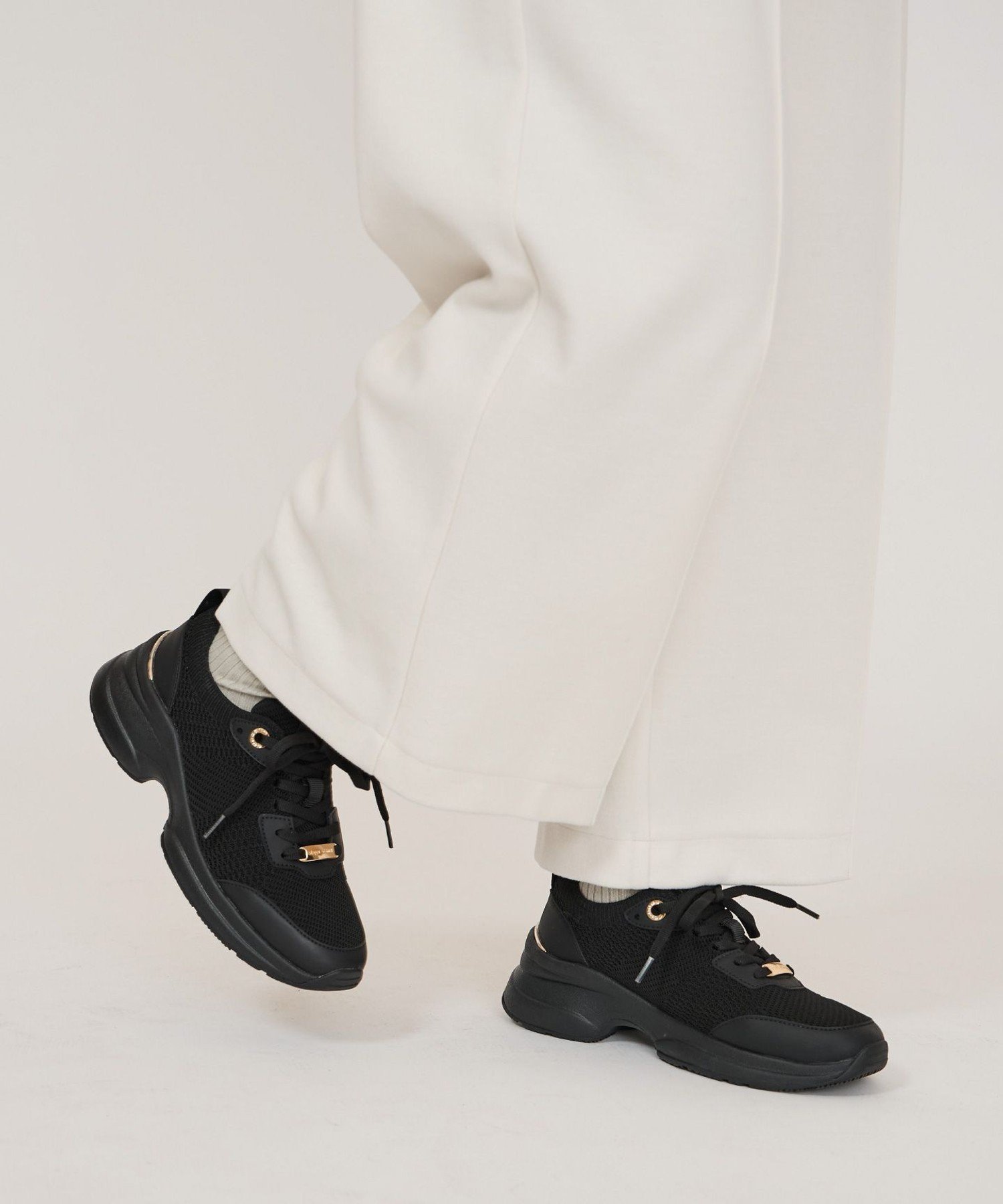 【ステッピ/steppi】の【VERY掲載 / 撥水 / 洗える】ボリュームソール スニーカー インテリア・キッズ・メンズ・レディースファッション・服の通販 founy(ファニー) 　雑誌掲載アイテム　Magazine Picks & Fashion Features　ファッション雑誌　Fashion Magazines　ヴェリィ　VERY　ファッション　Fashion　レディースファッション　Fashion for Women　洗える　Machine Washable　クッション　Cushion, Throw Pillow　軽量　Lightweight, Ultra Light　シューズ　Shoes, Footwear　スニーカー　Sneakers, Trainers　雑誌　Magazine, Fashion Magazine　バランス　Balance, Style Balance　プレート　Plate, Dish　メタル　Metal, Metal Parts　ランニング　Running, Running Wear, Activewear, Jogging　エレガント 上品　Elegant　ブラック[005]|ID: prp329100004806549 ipo3291000000034878814