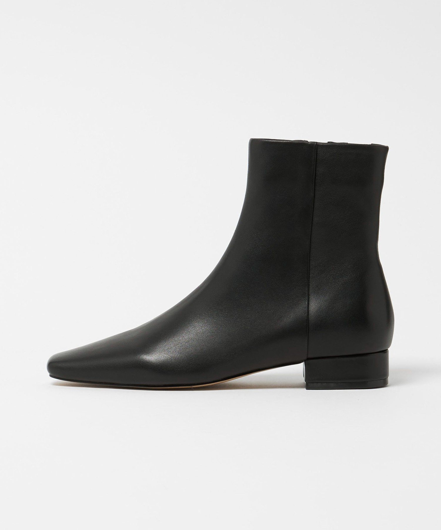 【オデット エ オディール/Odette e Odile】のナロースクエアプレーン ショートブーツ25↑ インテリア・キッズ・メンズ・レディースファッション・服の通販 founy(ファニー) ファッション Fashion レディースファッション Fashion for Women ショート Short, Short Length スクエア Square, Square Shape フラット Flat, Flat Shoes エレガント 上品 Elegant 人気 Popular, Best Seller BLACK|ID: prp329100004806556 ipo3291000000034878835