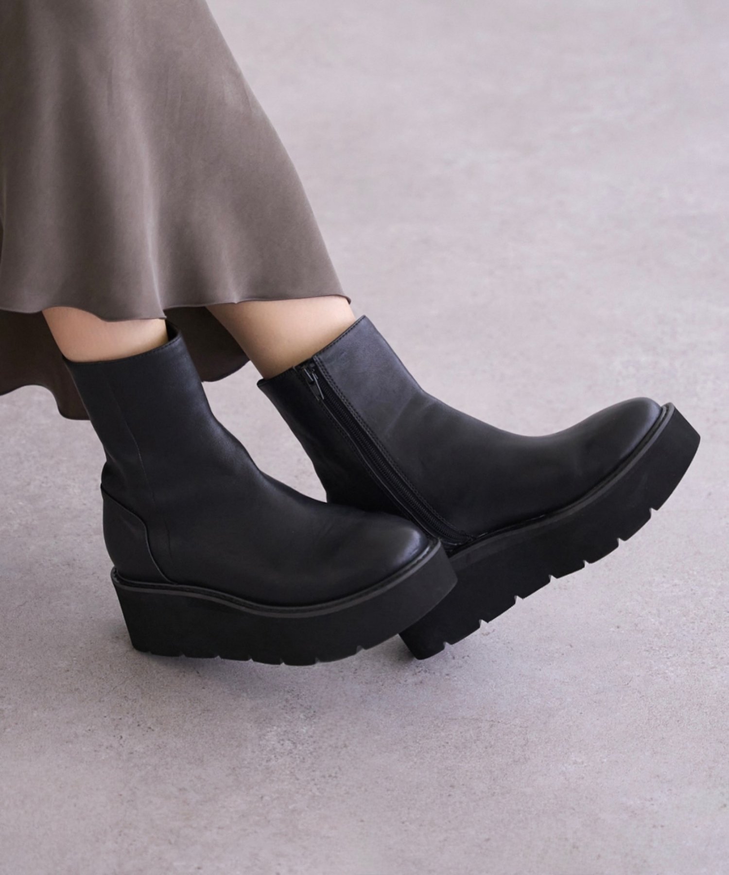 【ビアズリー/BEARDSLEY】のレザーミドルブーツ インテリア・キッズ・メンズ・レディースファッション・服の通販 founy(ファニー) ファッション Fashion レディースファッション Fashion for Women クッション Cushion, Throw Pillow クラシカル Classical, Vintage-Inspired 軽量 Lightweight, Ultra Light サイドジップ Side Zip, Side Zipper ジップ Zip, Zipper デニム Denim, Jeans Material 人気 Popular, Best Seller フラット Flat, Flat Shoes 楽ちん Easy Fit, Comfortable ワイド Wide, Wide Fit 再入荷 Restock / Back in Stock ブラック|ID: prp329100004806583 ipo3291000000034879033