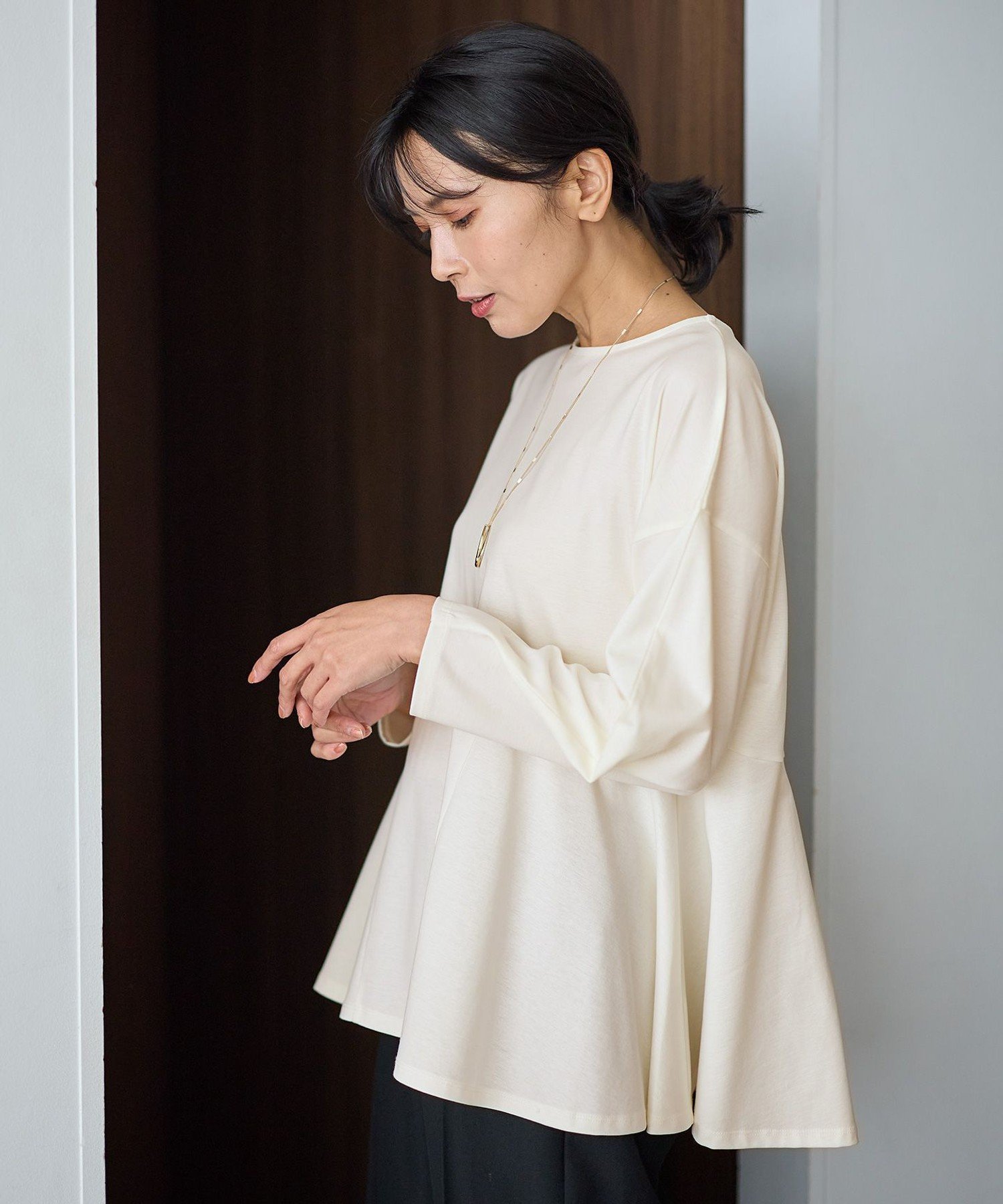 【エニー/ANY】のジョーゼット裏起毛ペプラムプルオーバー インテリア・キッズ・メンズ・レディースファッション・服の通販 founy(ファニー) 　ファッション　Fashion　レディースファッション　Fashion for Women　トップス・カットソー　Cut & Sew Tops　カジュアルプルオーバー・ニットトップス　Pullovers & Knit Tops / Casual Pullovers　おすすめ　Recommended / Our Picks　エレガント 上品　Elegant　ジョーゼット　Georgette, Semi-Sheer Fabric　ストレッチ　Stretch, Stretchy Fabric　ペプラム　Peplum, Flared Hem　再入荷　Restock / Back in Stock　ビジネス 仕事 通勤　Business / Work / Commuting　エクリュ[002]|ID: prp329100004806619 ipo3291000000034879231