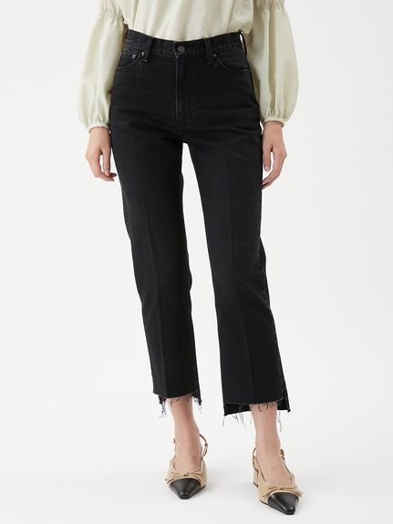 【ミラオーウェン/Mila Owen】のセンタープレス裾段差デニムパンツ インテリア・キッズ・メンズ・レディースファッション・服の通販 founy(ファニー) 　雑誌掲載アイテム　Magazine Picks & Fashion Features　ファッション雑誌　Fashion Magazines　ヴェリィ　VERY　ファッション　Fashion　レディースファッション　Fashion for Women　パンツ　Pants & Trousers　デニムパンツ・ジーンズ・美脚デニム　Denim Jeans & Pants　12月号　December Issue　シューズ　Shoes, Footwear　スマート　Smart, Elegant　センター　Center, Center Line　雑誌　Magazine, Fashion Magazine　デニム　Denim, Jeans Material　人気　Popular, Best Seller　フラット　Flat, Flat Shoes　フロント　Front, Front Design　ポケット　Pocket, Pocket Detail　ユーズド　Used, Vintage-Look　リアル　Real, Realistic　エレガント 上品　Elegant　BLK[009]|ID: prp329100004806736 ipo3291000000034879905