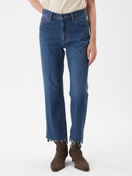 【ミラオーウェン/Mila Owen】のセンタープレス裾段差デニムパンツ インテリア・キッズ・メンズ・レディースファッション・服の通販 founy(ファニー) 　雑誌掲載アイテム　Magazine Picks & Fashion Features　ファッション雑誌　Fashion Magazines　ヴェリィ　VERY　ファッション　Fashion　レディースファッション　Fashion for Women　パンツ　Pants & Trousers　デニムパンツ・ジーンズ・美脚デニム　Denim Jeans & Pants　12月号　December Issue　シューズ　Shoes, Footwear　スマート　Smart, Elegant　センター　Center, Center Line　雑誌　Magazine, Fashion Magazine　デニム　Denim, Jeans Material　人気　Popular, Best Seller　フラット　Flat, Flat Shoes　フロント　Front, Front Design　ポケット　Pocket, Pocket Detail　ユーズド　Used, Vintage-Look　リアル　Real, Realistic　エレガント 上品　Elegant　BLU[086]|ID: prp329100004806736 ipo3291000000034879907