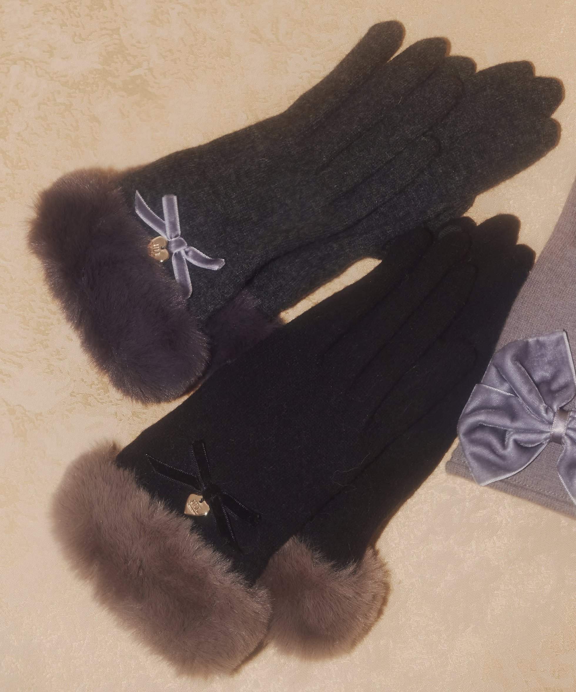 【ジルバイジルスチュアート/JILL by JILLSTUART】のベロアリボンジャージーグローブ 人気、トレンドファッション・服の通販 founy(ファニー) ファッション Fashion レディースファッション Fashion for Women スマート Smart, Elegant フェイクファー Faux Fur, Imitation Fur プレート Plate, Dish ベルベット Velvet, Velvety メタル Metal, Metal Parts リボン Ribbon, Bow 人気 Popular, Best Seller 定番 Standard, Basic Item other-1|ID: prp329100004806773 ipo3291000000034880255