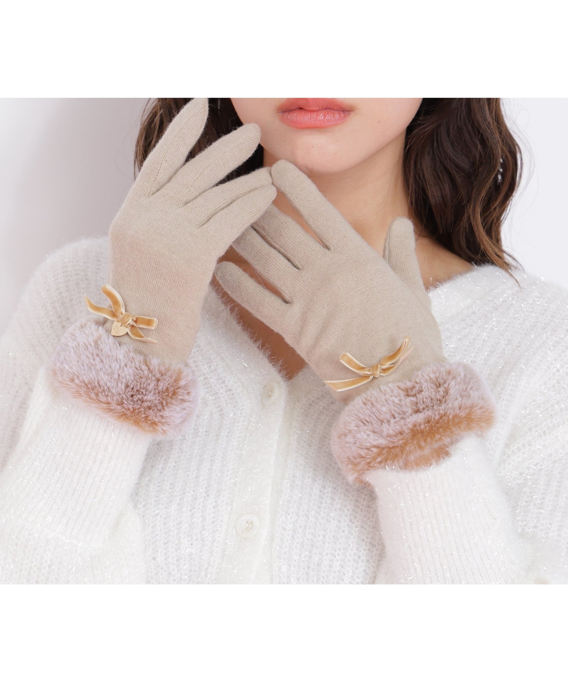 【ジルバイジルスチュアート/JILL by JILLSTUART】のベロアリボンジャージーグローブ インテリア・キッズ・メンズ・レディースファッション・服の通販 founy(ファニー) ファッション Fashion レディースファッション Fashion for Women スマート Smart, Elegant フェイクファー Faux Fur, Imitation Fur プレート Plate, Dish ベルベット Velvet, Velvety メタル Metal, Metal Parts リボン Ribbon, Bow 人気 Popular, Best Seller 定番 Standard, Basic Item ベージュ|ID: prp329100004806773 ipo3291000000034880258