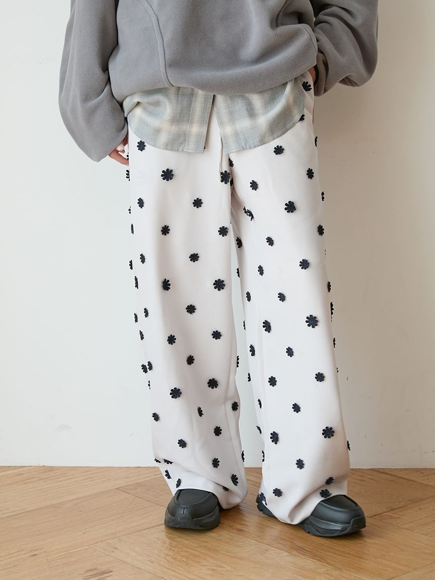 【エミ/emmi】のフラワーエンブロイダリーウエストゴムパンツ インテリア・キッズ・メンズ・レディースファッション・服の通販 founy(ファニー) 　ファッション　Fashion　レディースファッション　Fashion for Women　パンツ　Pants & Trousers　スマート　Smart, Elegant　ポケット　Pocket, Pocket Detail　リラックス　Relax, Relaxed Fit　MIX[930]|ID: prp329100004806817 ipo3291000000034880615