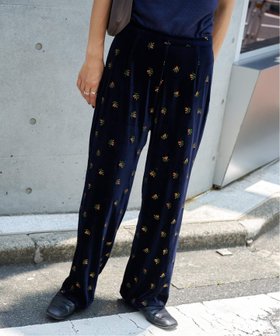 【アウトドアプロダクツ ユージュアルシングス/OUTDOOR PRODUCTS Usual Things】の刺繍ベロアフレアパンツ 人気、トレンドファッション・服の通販 founy(ファニー) ファッション Fashion レディースファッション Fashion for Women パンツ Pants & Trousers デニム Denim, Jeans Material フレア Flare, Flared フロント Front, Front Design ベロア Velour, Soft Velvet 楽ちん Easy Fit, Comfortable おすすめ Recommended / Our Picks 夏 Summer エレガント 上品 Elegant |ID:prp329100004806830