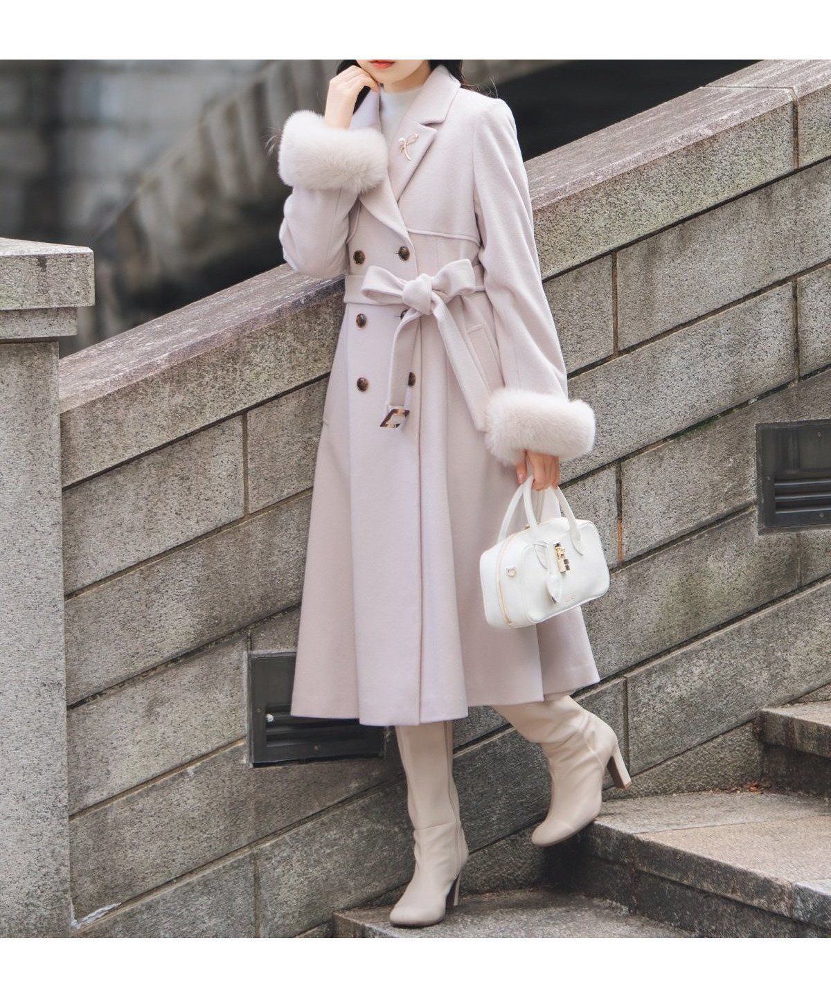 【ウィルセレクション/WILLSELECTION】のリアルファー付きウールフレアコート インテリア・キッズ・メンズ・レディースファッション・服の通販 founy(ファニー) ファッション Fashion レディースファッション Fashion for Women アウター Coat / Outerwear Collection コート・ロングコート・ピーコート Long Coats, Peacoats & More カフス Cuff Design クラシカル Classical, Vintage-Inspired ダブル Double, Double-Breasted フェミニン Feminine, Girly フレア Flare, Flared フロント Front, Front Design ポケット Pocket, Pocket Detail リアル Real, Realistic リボン Ribbon, Bow 冬 Winter / This Winter おすすめ Recommended / Our Picks エレガント 上品 Elegant ビジネス 仕事 通勤 Business / Work / Commuting ベージュ|ID: prp329100004806877 ipo3291000000034881016