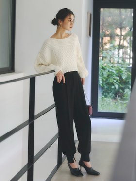 【アニュアンス/anuans】のピンタックジョガーパンツ 人気、トレンドファッション・服の通販 founy(ファニー) ファッション Fashion レディースファッション Fashion for Women パンツ Pants & Trousers サテン Satin, Glossy Fabric スタイリッシュ Stylish, Fashionable スリット Slit, Slit Detail リラックス Relax, Relaxed Fit エレガント 上品 Elegant |ID:prp329100004806886