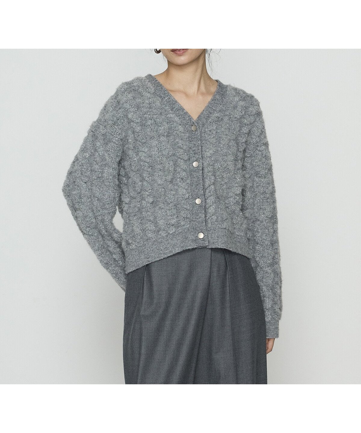 【コムサ/COMME CA】のパイル編み Vネックカーディガン インテリア・キッズ・メンズ・レディースファッション・服の通販 founy(ファニー) ファッション Fashion レディースファッション Fashion for Women トップス・カットソー Cut & Sew Tops カーディガン・羽織り Layered Style Cardigans Vネックトップス V-Neck Tops / V-Cut Neckline Shirts カーディガン Cardigan, Knitwear ジャカード/ジャガード Jacquard, Woven Pattern ストレッチ Stretch, Stretchy Fabric デニム Denim, Jeans Material バランス Balance, Style Balance メタル Metal, Metal Parts エレガント 上品 Elegant 04:グレー|ID: prp329100004807098 ipo3291000000034882730