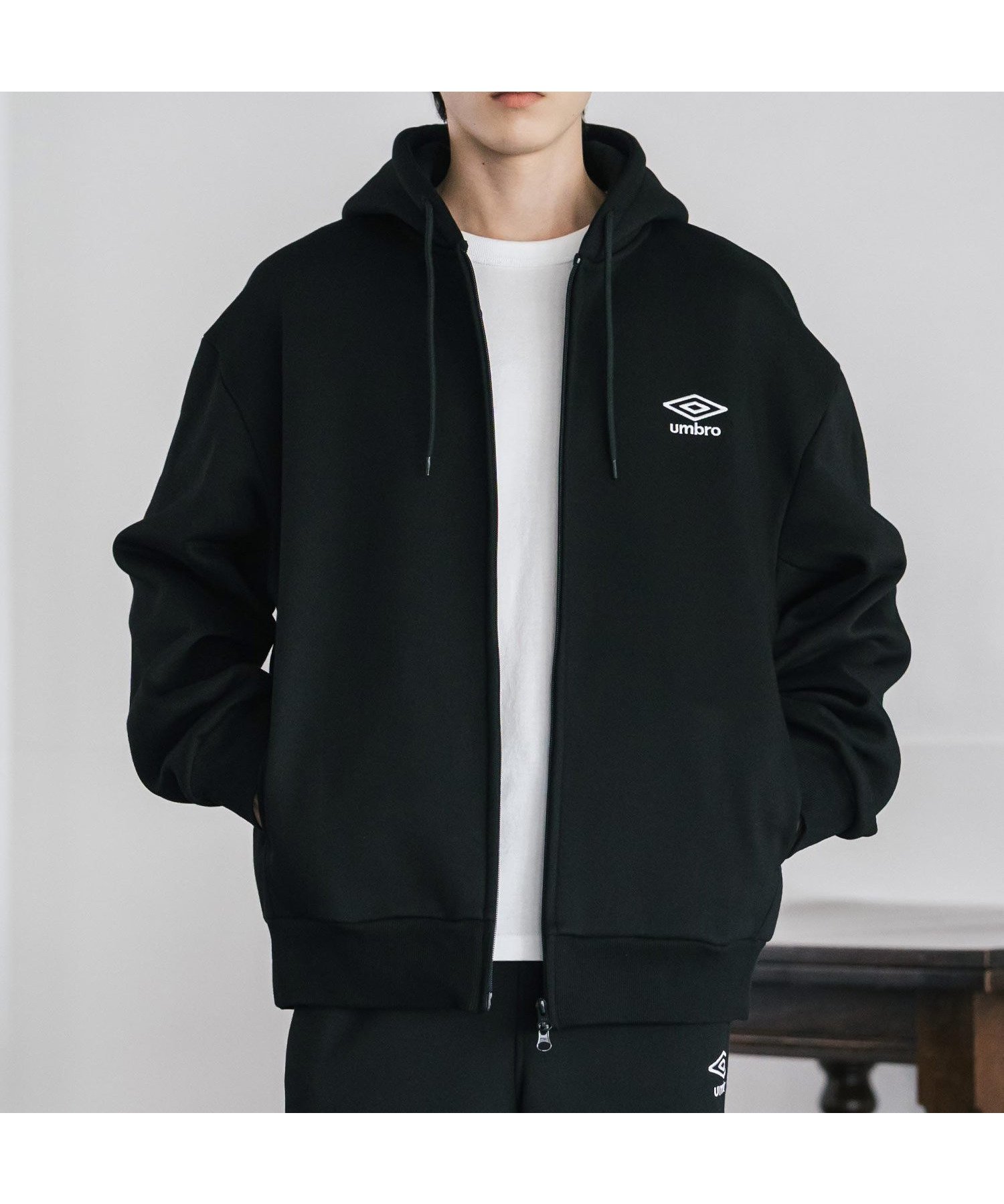 【ロッキーモンロー/Rocky Monroe】のUMBRO 別注コラボオーバーサイズ裏起毛ロゴ刺繍フルジップパーカー 人気、トレンドファッション・服の通販 founy(ファニー) ファッション Fashion レディースファッション Fashion for Women トップス・カットソー Cut & Sew Tops レディースパーカー・カジュアルフーディー Casual Hoodies & Sweatshirts コラボ Collaboration, Collab 切替 Switching, Contrast Panel ショルダー Shoulder, Shoulder Strap シンプル Simple, Minimal スウェット / スエット Sweatshirt, Sweatwear スポーツ Sports, Activewear ドロップ Drop Shoulder, Dropped Style フォルム Silhouette, Form プレーン Plain, Simple ポケット Pocket, Pocket Detail 別注 Limited Edition, Custom Order メンズ Men's, Menswear リラックス Relax, Relaxed Fit ワイド Wide, Wide Fit ワンポイント One Point, Statement Accent おすすめ Recommended / Our Picks other-1|ID: prp329100004807104 ipo3291000000034882791