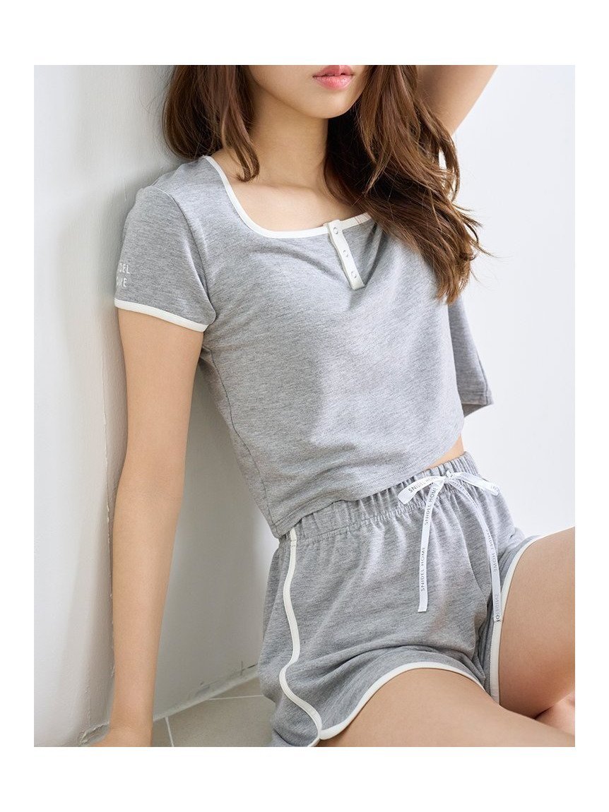 【スナイデル ホーム/SNIDEL HOME】のセットアップ3点セット 人気、トレンドファッション・服の通販 founy(ファニー) ファッション Fashion レディースファッション Fashion for Women セットアップ Matching Sets ショート Short, Short Length スマート Smart, Elegant セットアップ Set-Up, Coordinated Outfit ポーチ Pouch, Small Case おすすめ Recommended / Our Picks お家時間・ステイホーム Stay Home / At Home 旅行 Travel ギフト プレゼント Gift / Present other-1|ID: prp329100004807136 ipo3291000000034883112