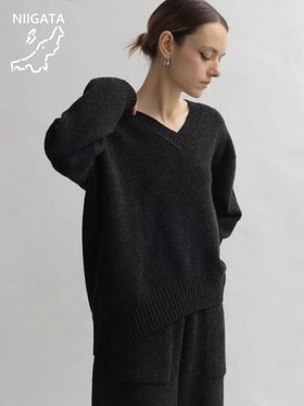 【ラシュッド/LASUD】の【新潟】パイル地リバーシブルニットVネックPO 人気、トレンドファッション・服の通販 founy(ファニー) ファッション Fashion レディースファッション Fashion for Women トップス・カットソー Cut & Sew Tops ニット Knit Tops & Sweaters Vネックトップス V-Neck Tops / V-Cut Neckline Shirts スリット Slit, Slit Detail タートルネック Turtleneck, High Neck バランス Balance, Style Balance リバーシブル Reversible, Two-Sided ループ Loop, Loop Knit 冬 Winter / This Winter おすすめ Recommended / Our Picks エレガント 上品 Elegant |ID:prp329100004807138