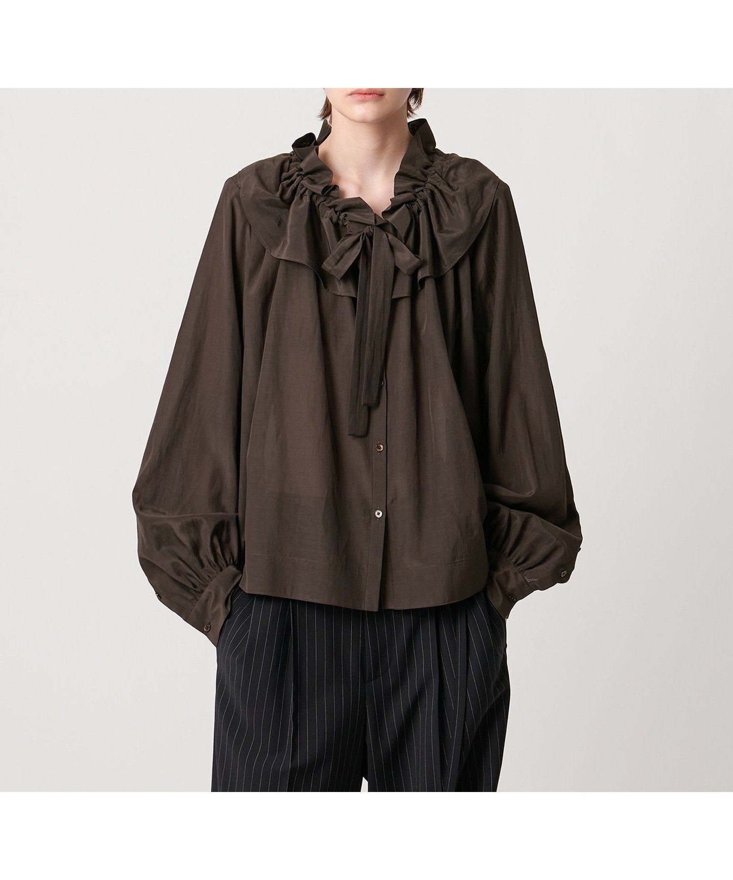 【ユナイテッドアローズ/UNITED ARROWS】のAEWEN MATOPH ギャザーリボンブラウス - ウォッシャブル - インテリア・キッズ・メンズ・レディースファッション・服の通販 founy(ファニー) ファッション Fashion レディースファッション Fashion for Women トップス・カットソー Cut & Sew Tops シャツ・ブラウス・オフィスカジュアル Elegant Blouses & Button-Ups インナー Innerwear ウォッシャブル Machine Washable ギャザー Gathered, Ruffled ジャケット Jacket, Outerwear デニム Denim, Jeans Material フェミニン Feminine, Girly フリル Frill, Ruffle ボトム Bottoms, Lower Wear マニッシュ Mannish, Boyish リボン Ribbon, Bow リラックス Relax, Relaxed Fit エレガント 上品 Elegant DK.BROWN|ID: prp329100004807150 ipo3291000000034883305