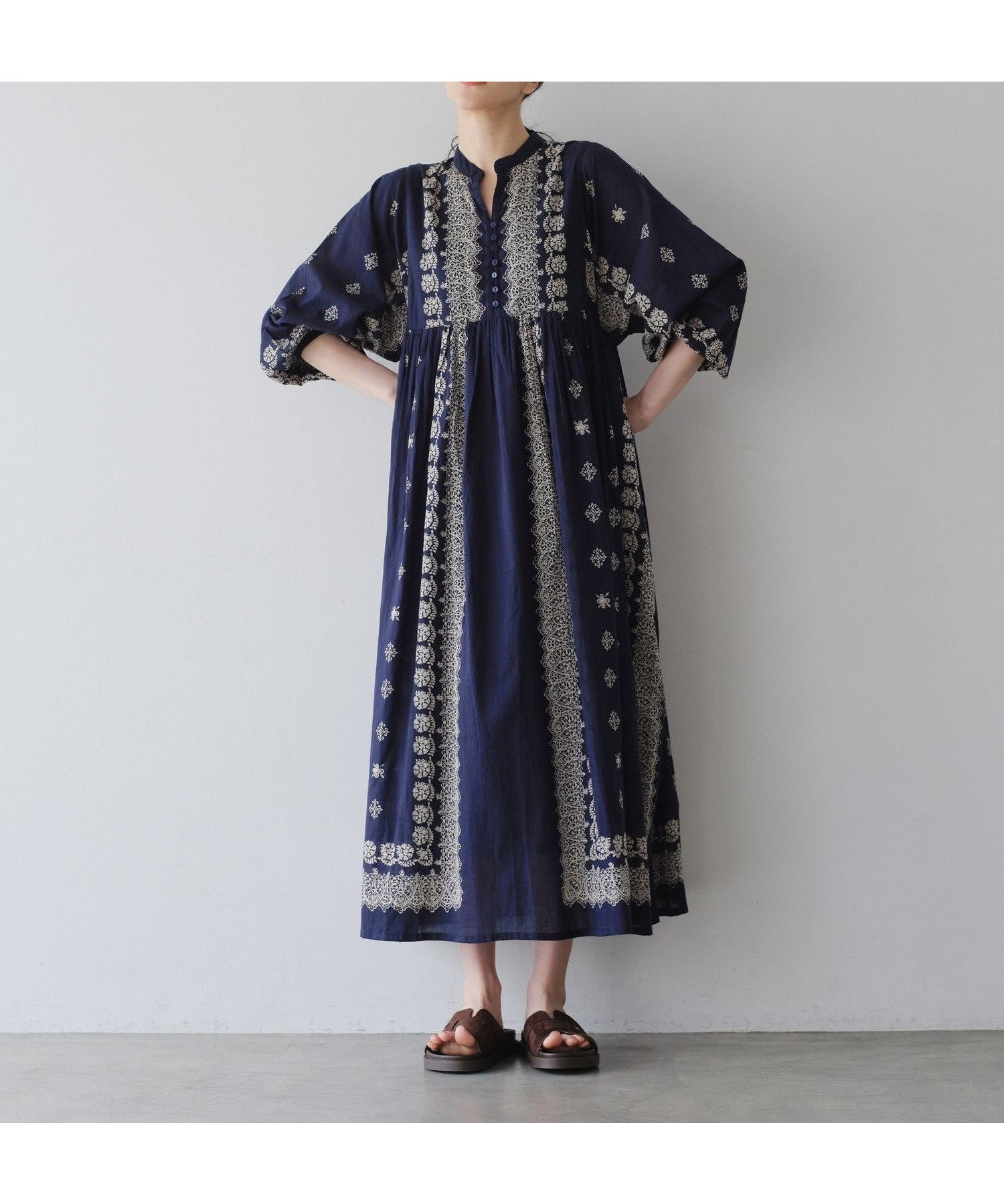 【アフタヌーンティー リビング/Afternoon Tea LIVING】のインド綿パネルプリントギャザーワンピース インテリア・キッズ・メンズ・レディースファッション・服の通販 founy(ファニー) ファッション Fashion レディースファッション Fashion for Women ワンピース Dresses おすすめ Recommended / Our Picks インド Indian Textile ギャザー Gathered, Ruffled スカーフ Scarf, Neckwear スキッパー Skipper, Open Collar ネップ Nepp, Slub Yarn バランス Balance, Style Balance プリント Print, Printed Pattern ネイビー|ID: prp329100004807204 ipo3291000000034883815