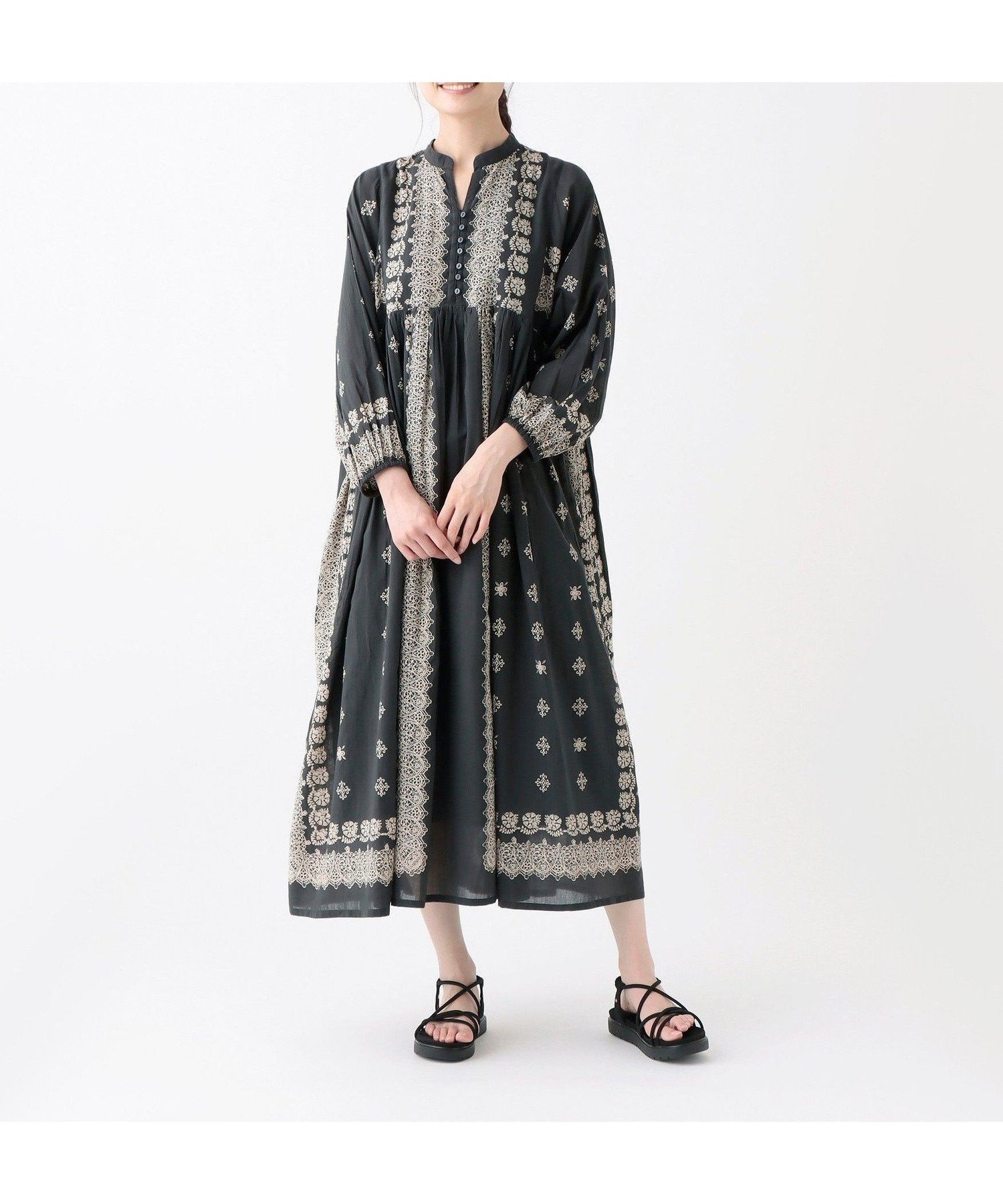 【アフタヌーンティー リビング/Afternoon Tea LIVING】のインド綿パネルプリントギャザーワンピース インテリア・キッズ・メンズ・レディースファッション・服の通販 founy(ファニー) ファッション Fashion レディースファッション Fashion for Women ワンピース Dresses おすすめ Recommended / Our Picks インド Indian Textile ギャザー Gathered, Ruffled スカーフ Scarf, Neckwear スキッパー Skipper, Open Collar ネップ Nepp, Slub Yarn バランス Balance, Style Balance プリント Print, Printed Pattern ダークグレー|ID: prp329100004807204 ipo3291000000034883816