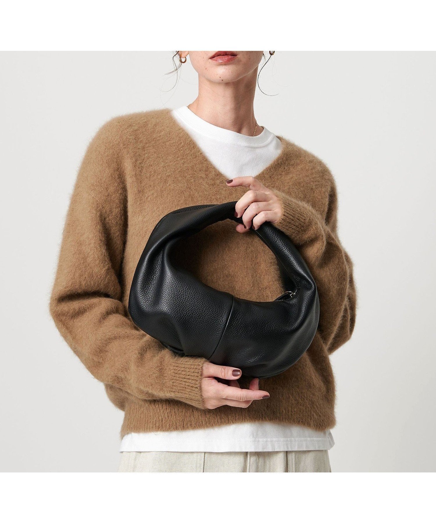 【ビューティ&ユース ユナイテッドアローズ/BEAUTY&YOUTH / UNITED ARROWS】のムーン タック ミニ ワンショルダーバッグ インテリア・キッズ・メンズ・レディースファッション・服の通販 founy(ファニー) ファッション Fashion レディースファッション Fashion for Women バッグ Bags 今季 This Season, Current Season ジャケット Jacket, Outerwear スウェット / スエット Sweatshirt, Sweatwear 定番 Standard, Basic Item フォルム Silhouette, Form ポケット Pocket, Pocket Detail マニッシュ Mannish, Boyish BLACK|ID: prp329100004807304 ipo3291000000034884577