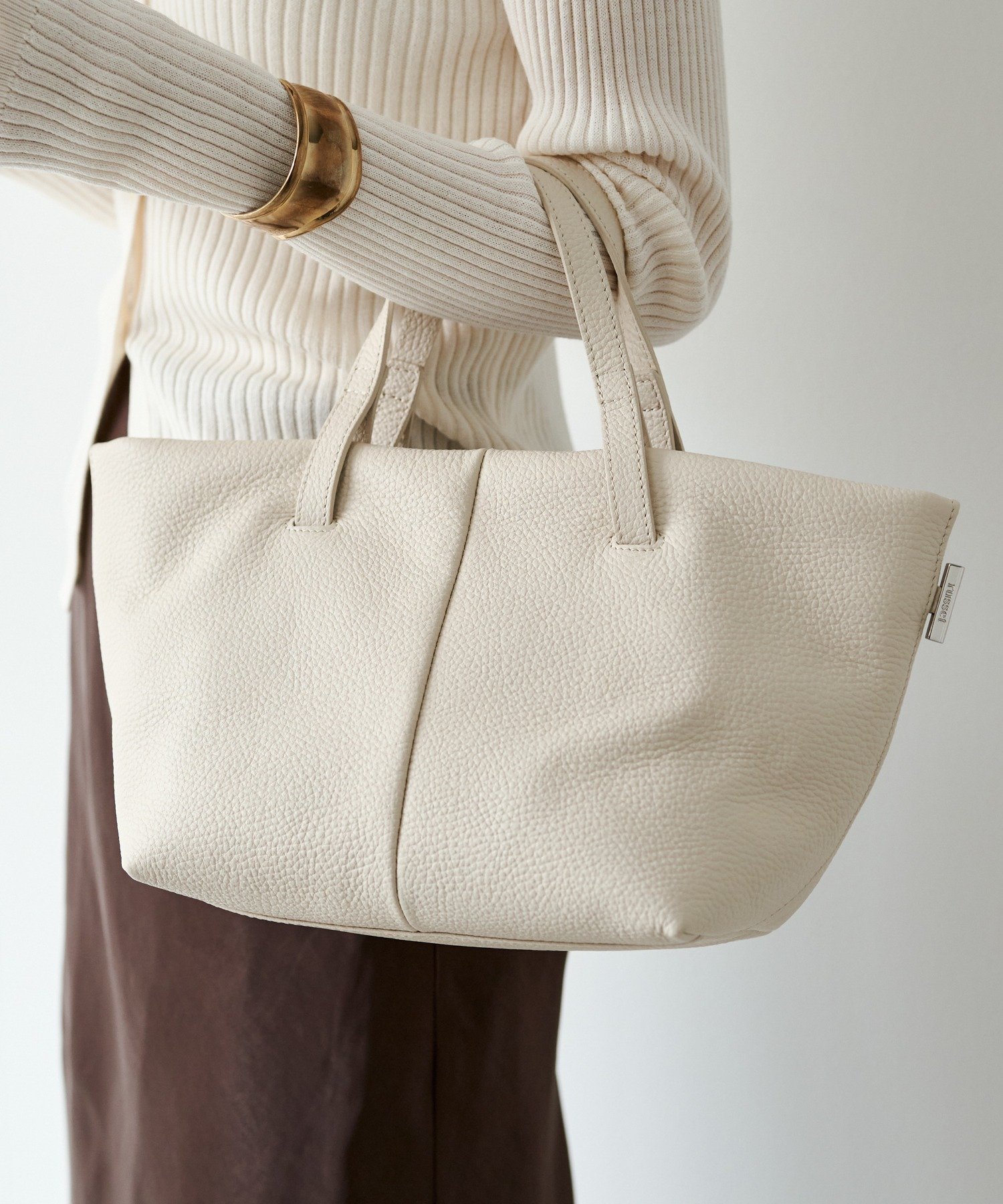 【ラシット/russet】のレザーダブルハンドルミニトートバッグ インテリア・キッズ・メンズ・レディースファッション・服の通販 founy(ファニー) ファッション Fashion レディースファッション Fashion for Women バッグ Bags コンパクト Compact, Small Size シルバー Silver, Metallic Silver スマート Smart, Elegant ポケット Pocket, Pocket Detail 日本製 Made In Japan エレガント 上品 Elegant 2025年 2025 2025-2026秋冬・A/W Autumn/Winter 2025–26 AW25–26 アイボリー|ID: prp329100004807318 ipo3291000000034884656