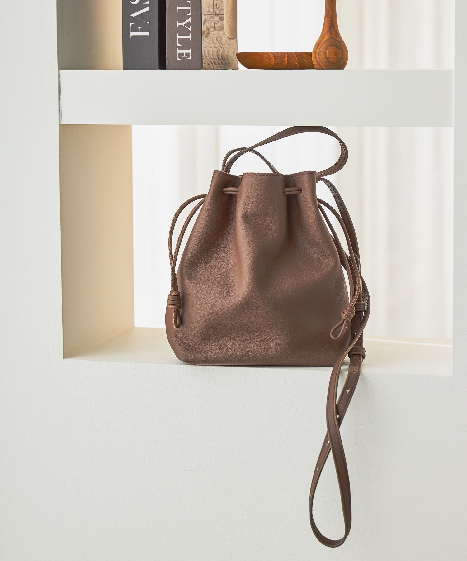 【ニコアンド/niko and】のオリジナルレザー2WAY巾着バッグ インテリア・キッズ・メンズ・レディースファッション・服の通販 founy(ファニー) ファッション Fashion レディースファッション Fashion for Women バッグ Bags アクセサリー Fashion Accessories コンパクト Compact, Small Size 巾着 Drawstring Bag, Kinchaku シンプル Simple, Minimal 財布 Wallet, Purse トレンド Trend, Trending Now ハンカチ Handkerchief, Hanky ベーシック Basic, Essential ポケット Pocket, Pocket Detail リアル Real, Realistic リラックス Relax, Relaxed Fit おすすめ Recommended / Our Picks エレガント 上品 Elegant ダークブラウン|ID: prp329100004807329 ipo3291000000034884729