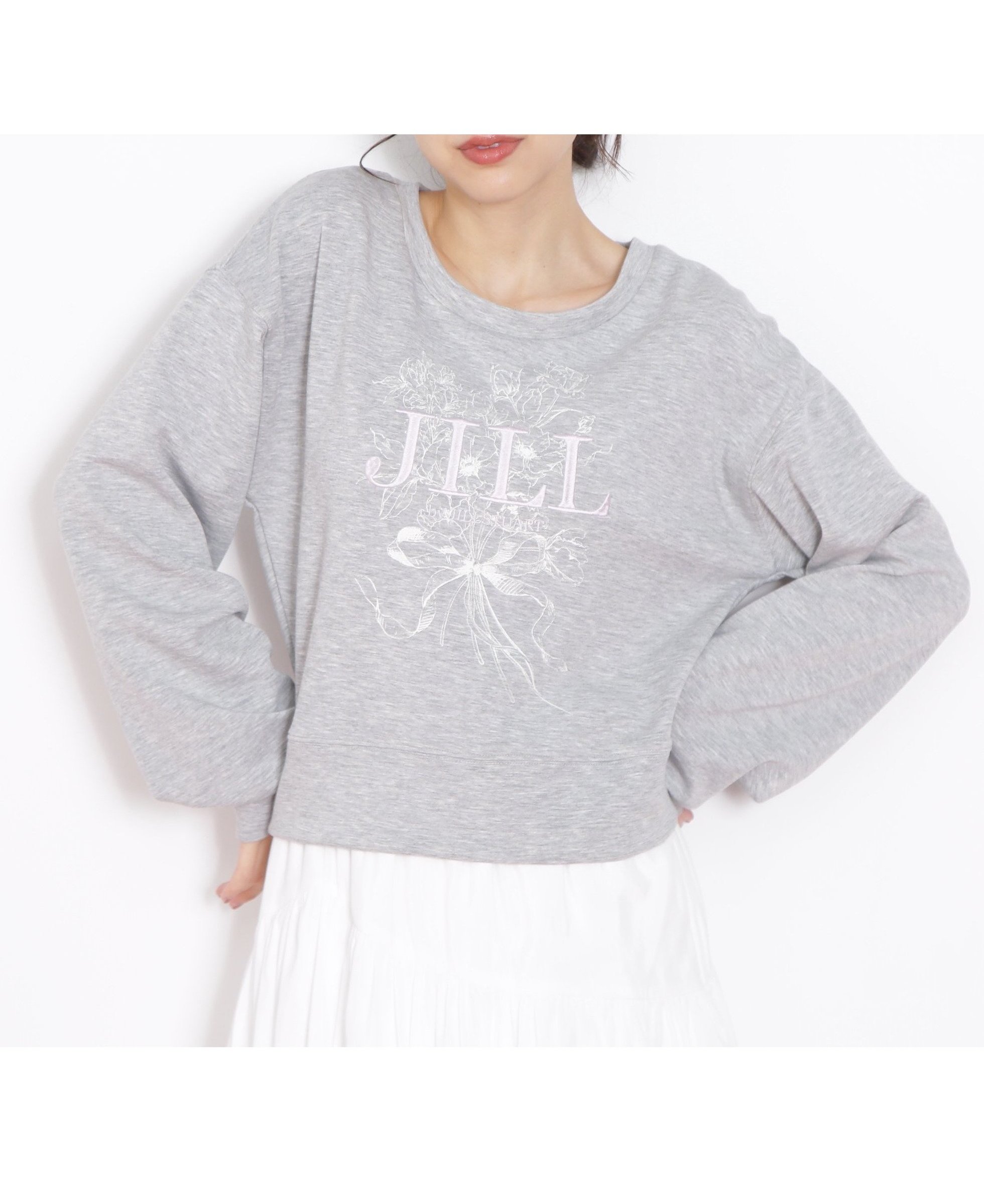 【ジルバイジルスチュアート/JILL by JILLSTUART】のリボンブーケロゴ刺繍スウェット インテリア・キッズ・メンズ・レディースファッション・服の通販 founy(ファニー) ファッション Fashion レディースファッション Fashion for Women トップス・カットソー Cut & Sew Tops レディースパーカー・カジュアルフーディー Casual Hoodies & Sweatshirts スウェット・クルーネックトップス Sweatshirts & Crewnecks / Relaxed Fit Sweat Tops おすすめ Recommended / Our Picks インナー Innerwear スウェット / スエット Sweatshirt, Sweatwear スマート Smart, Elegant プリント Print, Printed Pattern リボン Ribbon, Bow 定番 Standard, Basic Item グレー|ID: prp329100004807332 ipo3291000000034884743