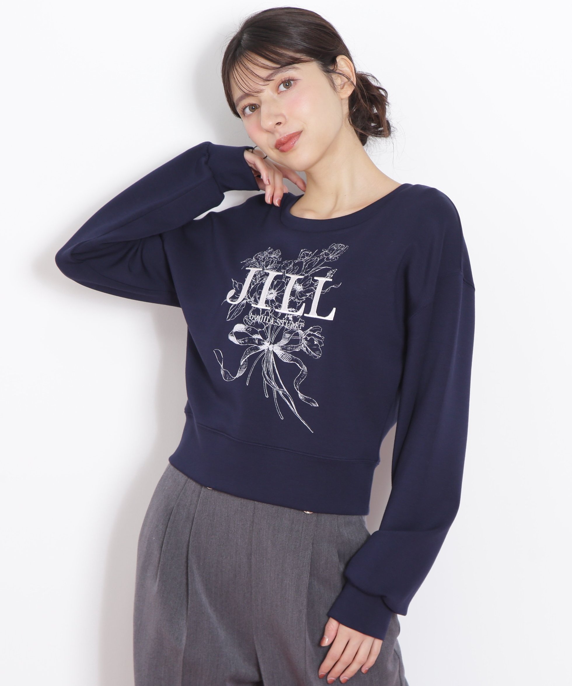 【ジルバイジルスチュアート/JILL by JILLSTUART】のリボンブーケロゴ刺繍スウェット インテリア・キッズ・メンズ・レディースファッション・服の通販 founy(ファニー) ファッション Fashion レディースファッション Fashion for Women トップス・カットソー Cut & Sew Tops レディースパーカー・カジュアルフーディー Casual Hoodies & Sweatshirts スウェット・クルーネックトップス Sweatshirts & Crewnecks / Relaxed Fit Sweat Tops おすすめ Recommended / Our Picks インナー Innerwear スウェット / スエット Sweatshirt, Sweatwear スマート Smart, Elegant プリント Print, Printed Pattern リボン Ribbon, Bow 定番 Standard, Basic Item ネイビー|ID: prp329100004807332 ipo3291000000034884745