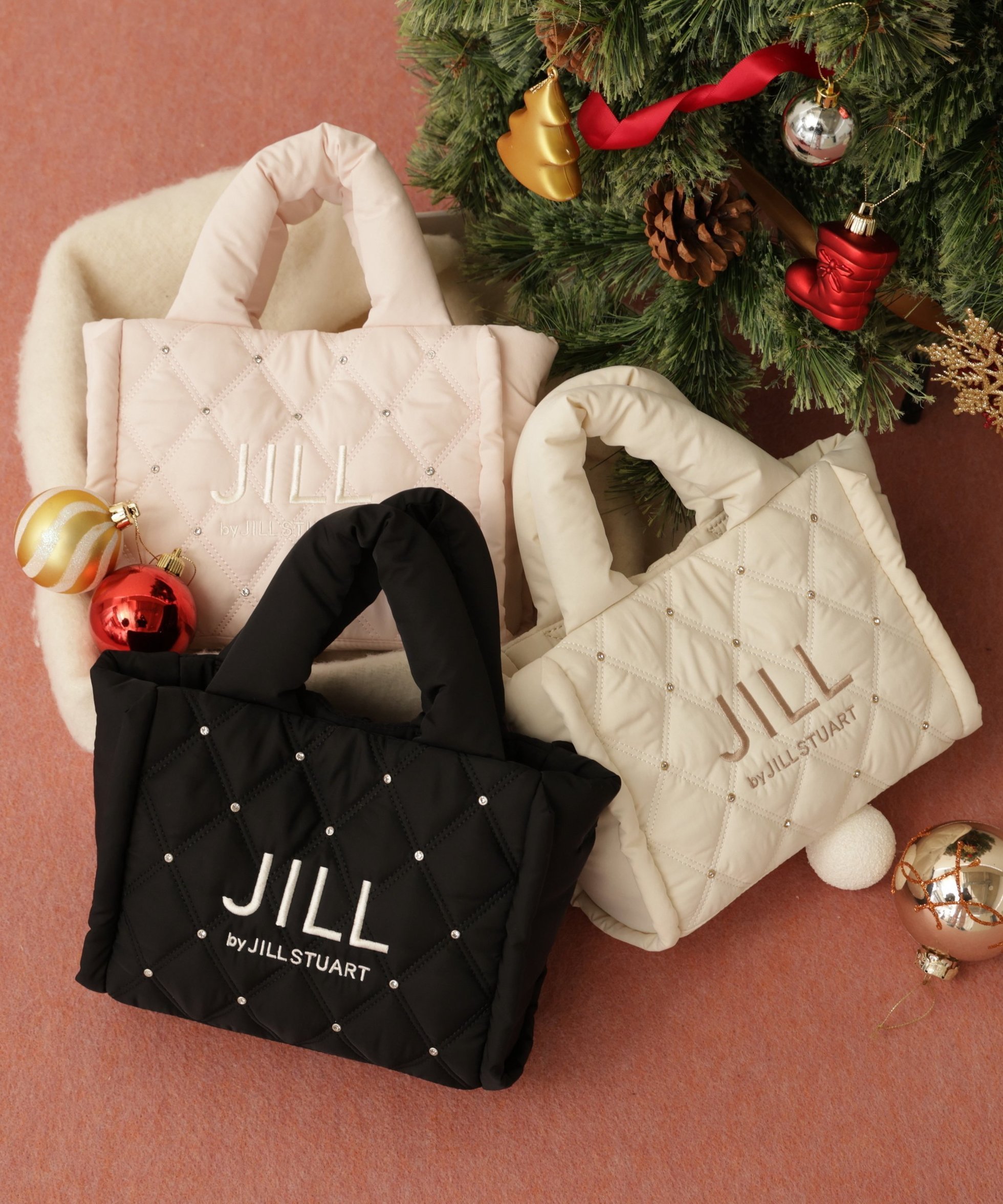 【ジルバイジルスチュアート/JILL by JILLSTUART】のキルティングパフトートバッグ インテリア・キッズ・メンズ・レディースファッション・服の通販 founy(ファニー) ファッション Fashion レディースファッション Fashion for Women バッグ Bags キルティング Quilted, Quilting ショルダー Shoulder, Shoulder Strap スクエア Square, Square Shape スマート Smart, Elegant ビジュー Bijou, Jewel-like Accent ポケット Pocket, Pocket Detail 人気 Popular, Best Seller 冬 Winter / This Winter 財布 Wallet, Purse ホワイト|ID: prp329100004807346 ipo3291000000034884829