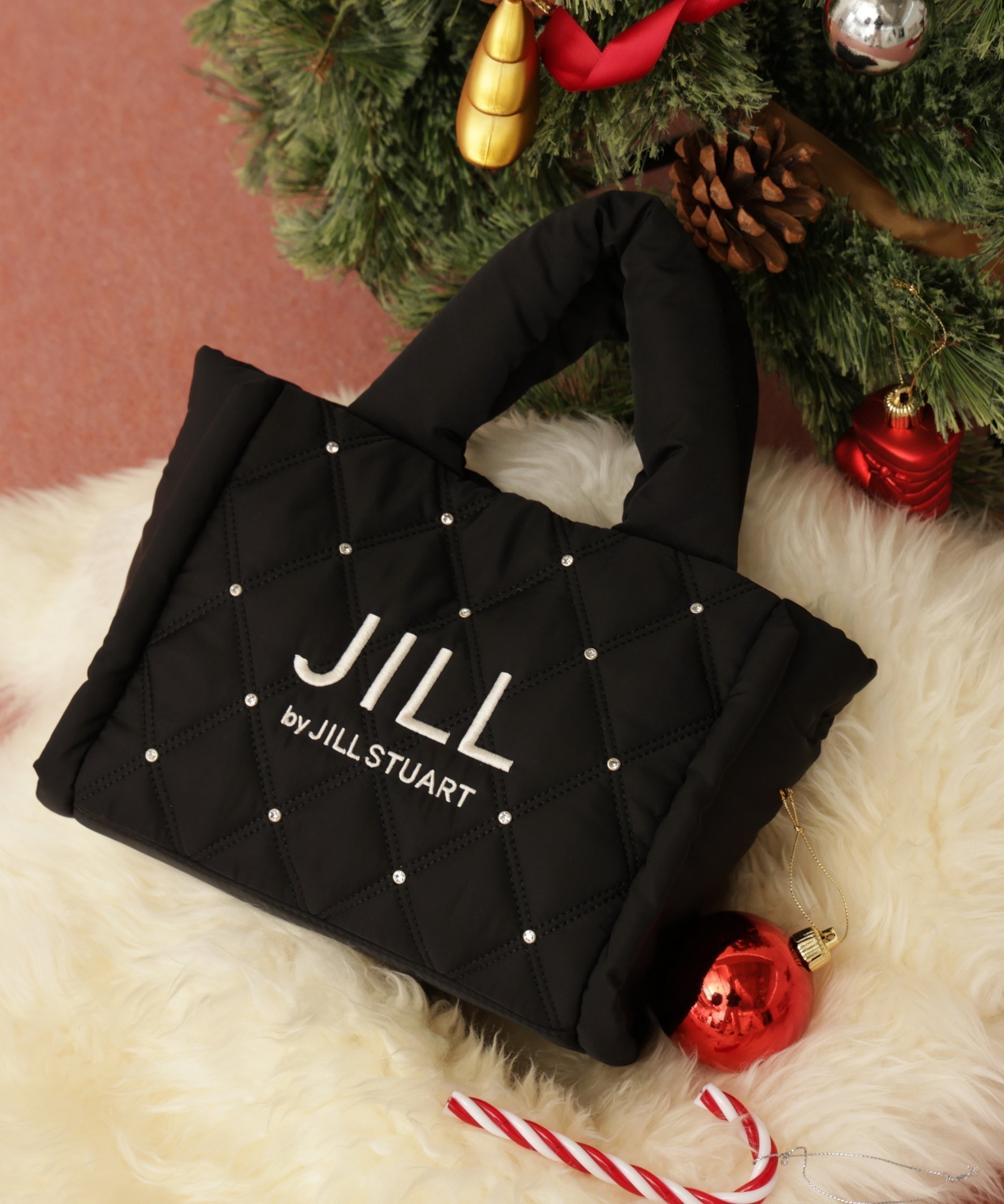 【ジルバイジルスチュアート/JILL by JILLSTUART】のキルティングパフトートバッグ インテリア・キッズ・メンズ・レディースファッション・服の通販 founy(ファニー) ファッション Fashion レディースファッション Fashion for Women バッグ Bags キルティング Quilted, Quilting ショルダー Shoulder, Shoulder Strap スクエア Square, Square Shape スマート Smart, Elegant ビジュー Bijou, Jewel-like Accent ポケット Pocket, Pocket Detail 人気 Popular, Best Seller 冬 Winter / This Winter 財布 Wallet, Purse ブラック|ID: prp329100004807346 ipo3291000000034884832