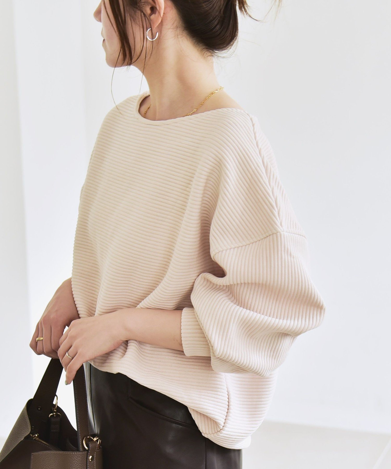 【シップス フォー ウィメン/SHIPS】のquaranciel 洗濯機可能 ポリエステル ベロア リブ コクーン コンパクト プルオーバー インテリア・キッズ・メンズ・レディースファッション・服の通販 founy(ファニー) ファッション Fashion レディースファッション Fashion for Women トップス・カットソー Cut & Sew Tops カジュアルプルオーバー・ニットトップス Pullovers & Knit Tops / Casual Pullovers ベロアトップス Velour Tops / Velvet-Look Items アクセサリー Fashion Accessories 洗える Machine Washable カットソー Cut and Sewn Top ギャザー Gathered, Ruffled コクーン Cocoon, Cocoon Silhouette コンパクト Compact, Small Size コーデュロイ Corduroy, Cord Fabric シンプル Simple, Minimal デニム Denim, Jeans Material ネックレス Necklace, Pendant Necklace ベロア Velour, Soft Velvet ボトム Bottoms, Lower Wear リラックス Relax, Relaxed Fit ルーズ Loose, Oversized 冬 Winter / This Winter おすすめ Recommended / Our Picks 2025年 2025 2025-2026秋冬・A/W Autumn/Winter 2025–26 AW25–26 クリーム|ID: prp329100004807373 ipo3291000000034885006