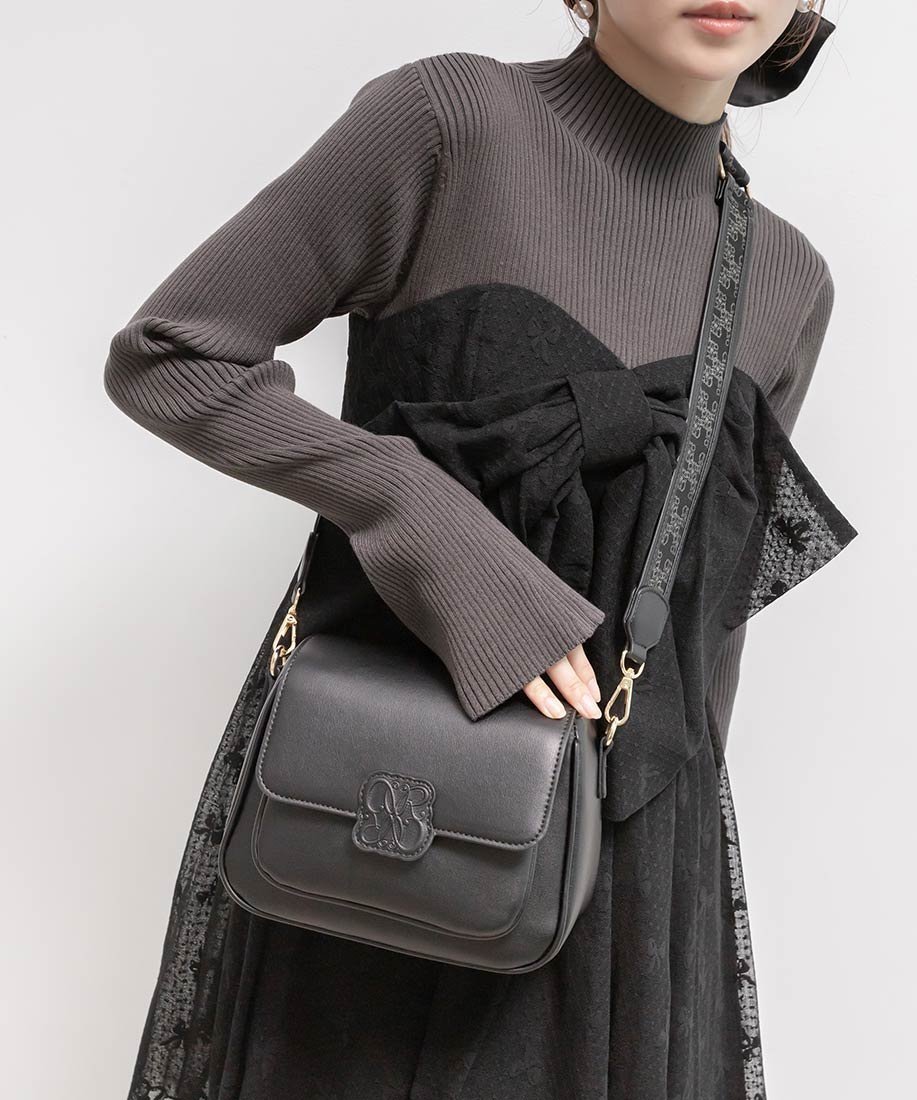 【ランダ/RANDA】のエンボスモノグラムショルダーバッグ 人気、トレンドファッション・服の通販 founy(ファニー) 　ファッション　Fashion　レディースファッション　Fashion for Women　バッグ　Bags　ショルダー　Shoulder, Shoulder Strap　ハンカチ　Handkerchief, Hanky　フォルム　Silhouette, Form　フロント　Front, Front Design　ポケット　Pocket, Pocket Detail　ポーチ　Pouch, Small Case　マグネット　Magnet, Magnetic Closure　リップ　Lip, Lip Motif　台形　A-Line, Trapezoid Shape　財布　Wallet, Purse　 other-1|ID: prp329100004807905 ipo3291000000034889392