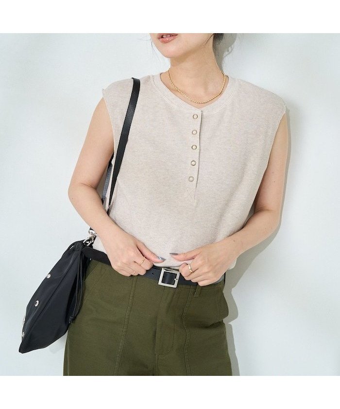 【フリークスストア/FREAK'S STORE】のワッフル フレンチスリーブ ヘンリーTシャツ 25SS インテリア・キッズ・メンズ・レディースファッション・服の通販 founy(ファニー) ファッション Fashion レディースファッション Fashion for Women トップス・カットソー Cut & Sew Tops シャツ・ブラウス・オフィスカジュアル Elegant Blouses & Button-Ups ロングTシャツ・Tシャツ Longline T-Shirts & Tees 2025年 2025 2025春夏・S/S Spring/Summer 2025 SS25 おすすめ Recommended / Our Picks シンプル Simple, Minimal スリーブ Sleeve, Long Sleeve / Short Sleeve バランス Balance, Style Balance フレンチ French, French Style ワッフル Waffle, Waffle Knit 夏 Summer S/S・春夏 SS, Spring/Summer, Warm Season ナチュラル|ID: prp329100004807930 ipo3291000000034889637