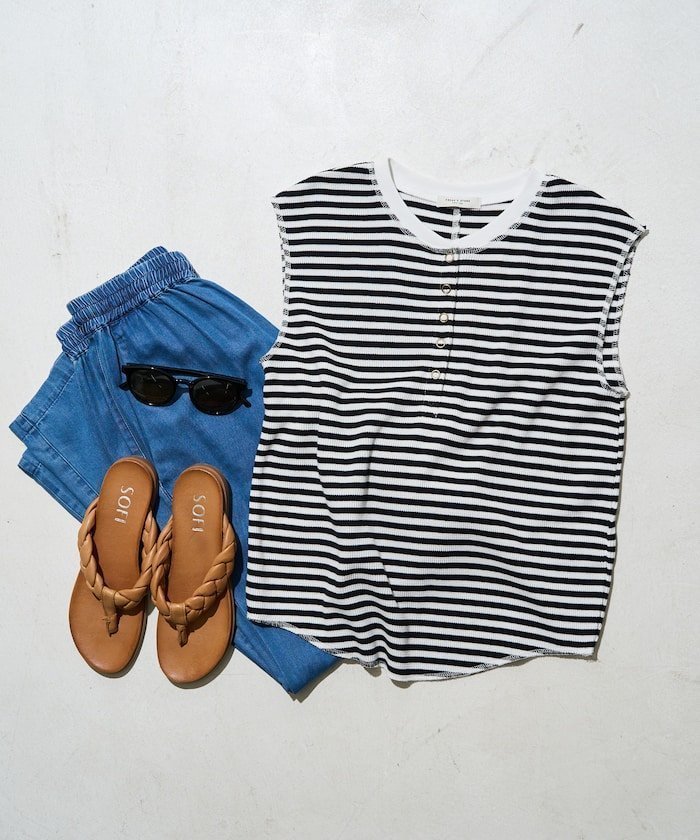 【フリークスストア/FREAK'S STORE】のワッフル フレンチスリーブ ヘンリーTシャツ 25SS インテリア・キッズ・メンズ・レディースファッション・服の通販 founy(ファニー) ファッション Fashion レディースファッション Fashion for Women トップス・カットソー Cut & Sew Tops シャツ・ブラウス・オフィスカジュアル Elegant Blouses & Button-Ups ロングTシャツ・Tシャツ Longline T-Shirts & Tees 2025年 2025 2025春夏・S/S Spring/Summer 2025 SS25 おすすめ Recommended / Our Picks シンプル Simple, Minimal スリーブ Sleeve, Long Sleeve / Short Sleeve バランス Balance, Style Balance フレンチ French, French Style ワッフル Waffle, Waffle Knit 夏 Summer S/S・春夏 SS, Spring/Summer, Warm Season ボーダー/ストライプ|ID: prp329100004807930 ipo3291000000034889640