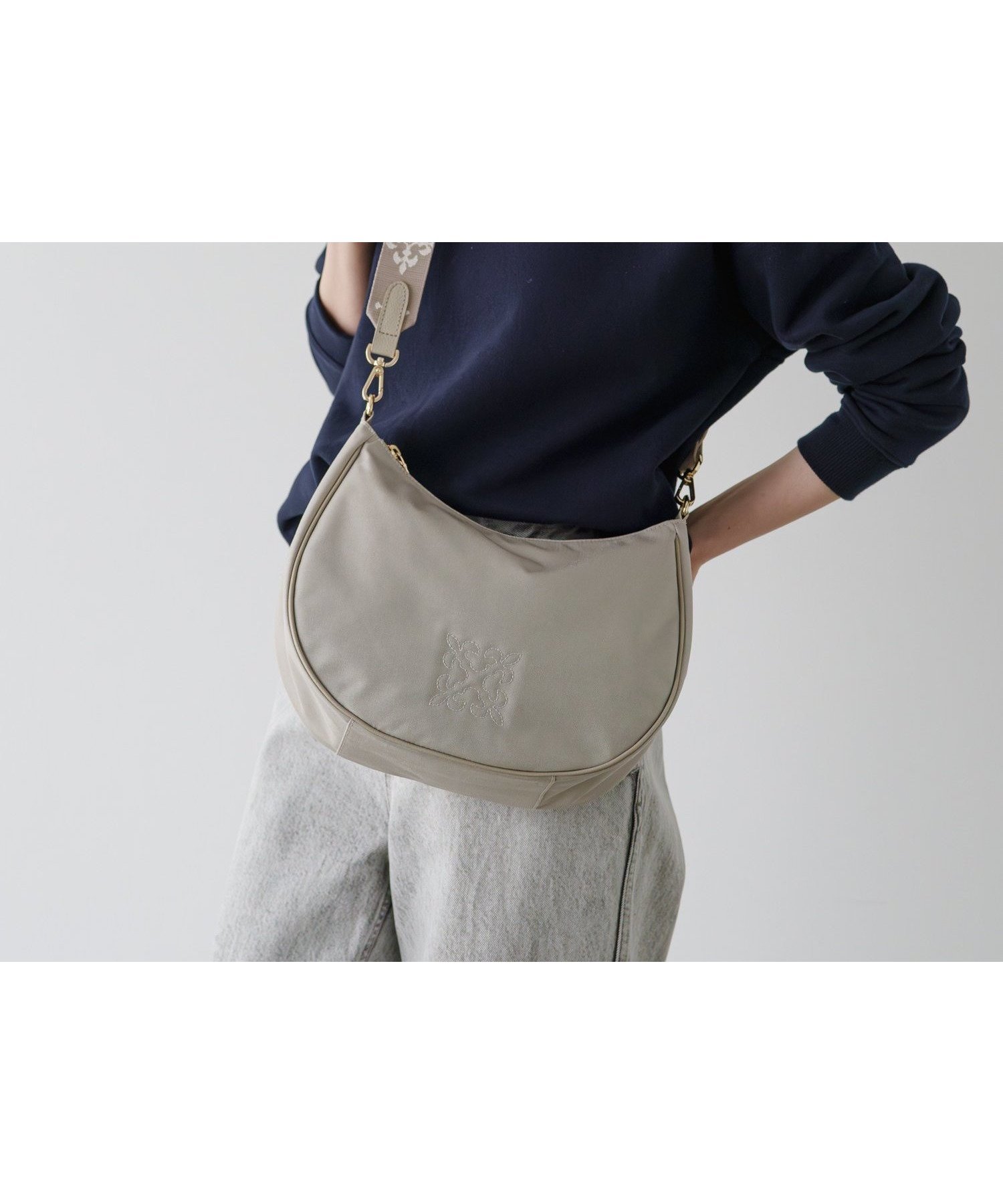 【ラシット/russet】のコーデュラナイロン2WAYショルダーバッグ インテリア・キッズ・メンズ・レディースファッション・服の通販 founy(ファニー) ファッション Fashion レディースファッション Fashion for Women バッグ Bags エレガント 上品 Elegant ショルダー Shoulder, Shoulder Strap ショート Short, Short Length シルバー Silver, Metallic Silver シンプル Simple, Minimal スタイリッシュ Stylish, Fashionable スマート Smart, Elegant 財布 Wallet, Purse タオル Towel, Bath Towel チャーム Charm, Pendant 定番 Standard, Basic Item 人気 Popular, Best Seller ハンカチ Handkerchief, Hanky バランス Balance, Style Balance パイピング Piping, Trim Design フィット Fit, Slim Fit ポケット Pocket, Pocket Detail ポーチ Pouch, Small Case モチーフ Motif, Design Theme おすすめ Recommended / Our Picks 日本製 Made In Japan ギフト プレゼント Gift / Present 2025年 2025 2025春夏・S/S Spring/Summer 2025 SS25 グレージュ|ID: prp329100004807932 ipo3291000000034889667