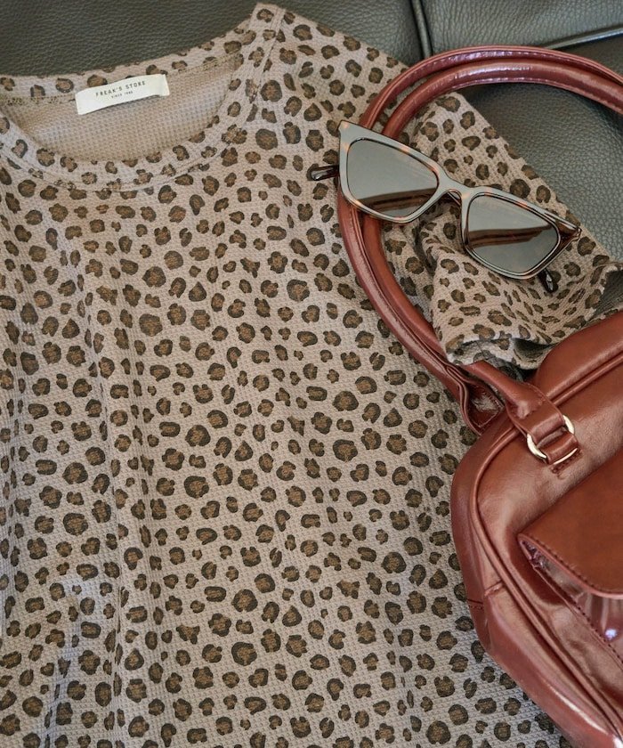 【フリークスストア/FREAK'S STORE】のミニワッフル コンパクト レオパード柄 半袖 Tシャツ【限定展開】 25SS インテリア・キッズ・メンズ・レディースファッション・服の通販 founy(ファニー) 　ファッション　Fashion　レディースファッション　Fashion for Women　トップス・カットソー　Cut & Sew Tops　シャツ・ブラウス・オフィスカジュアル　Elegant Blouses & Button-Ups　ロングTシャツ・Tシャツ　Longline T-Shirts & Tees　2025年　2025　2025春夏・S/S　Spring/Summer 2025 SS25　インナー　Innerwear　コンパクト　Compact, Small Size　シンプル　Simple, Minimal　トレンド　Trend, Trending Now　プチプライス・低価格　Affordable / Budget Price　ベーシック　Basic, Essential　レオパード　Leopard, Animal Print　ロング　Long, Long-Length　ワッフル　Waffle, Waffle Knit　半袖　Short Sleeve, Half Sleeve　夏　Summer　S/S・春夏　SS, Spring/Summer, Warm Season　無地　Plain, Solid Color　プリント/柄|ID: prp329100004807934 ipo3291000000034889703