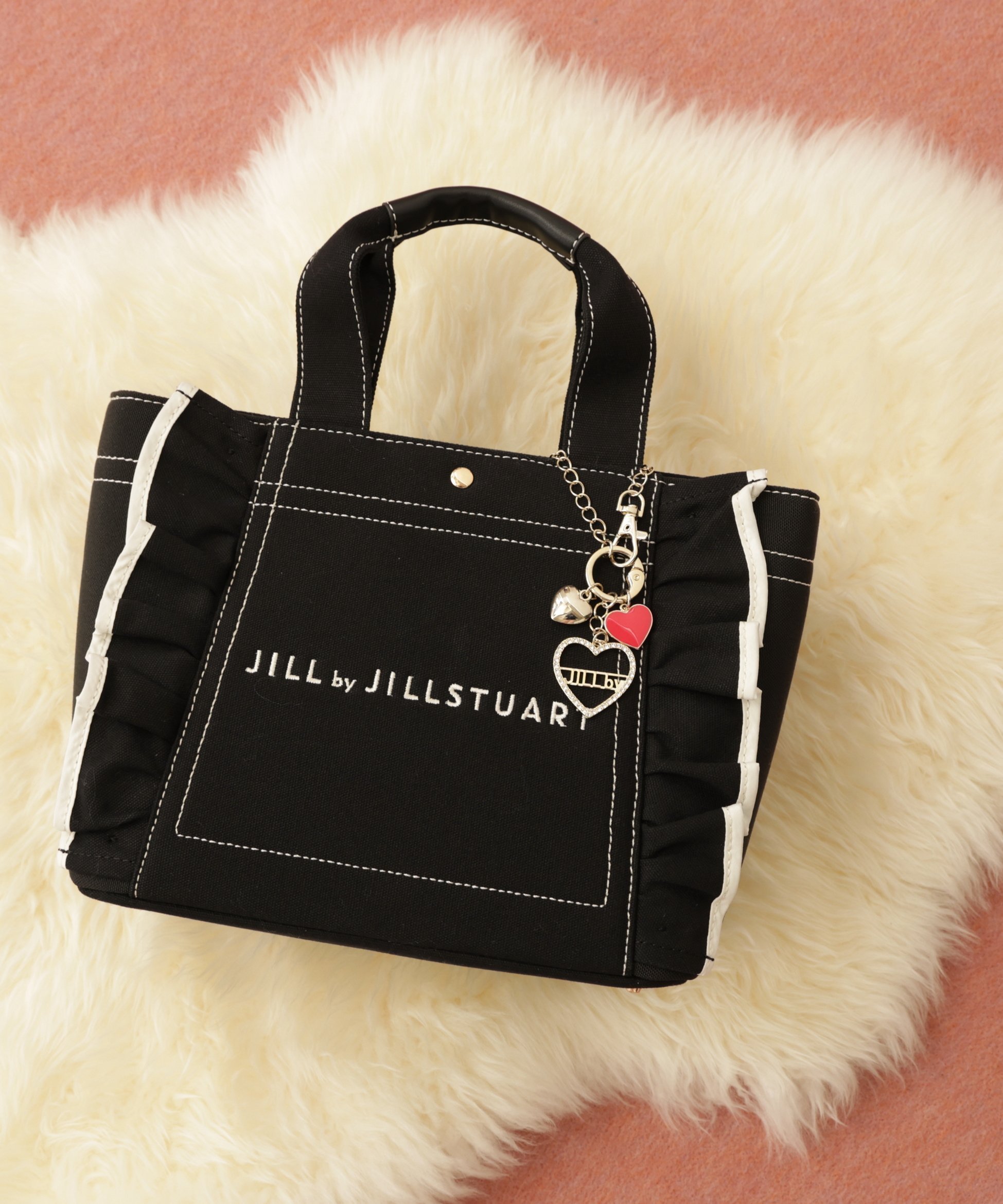 【ジルバイジルスチュアート/JILL by JILLSTUART】のフリルトート小 インテリア・キッズ・メンズ・レディースファッション・服の通販 founy(ファニー) ファッション Fashion レディースファッション Fashion for Women バッグ Bags スクエア Square, Square Shape スマート Smart, Elegant パイピング Piping, Trim Design フリル Frill, Ruffle ブラック|ID: prp329100004807986 ipo3291000000034890307