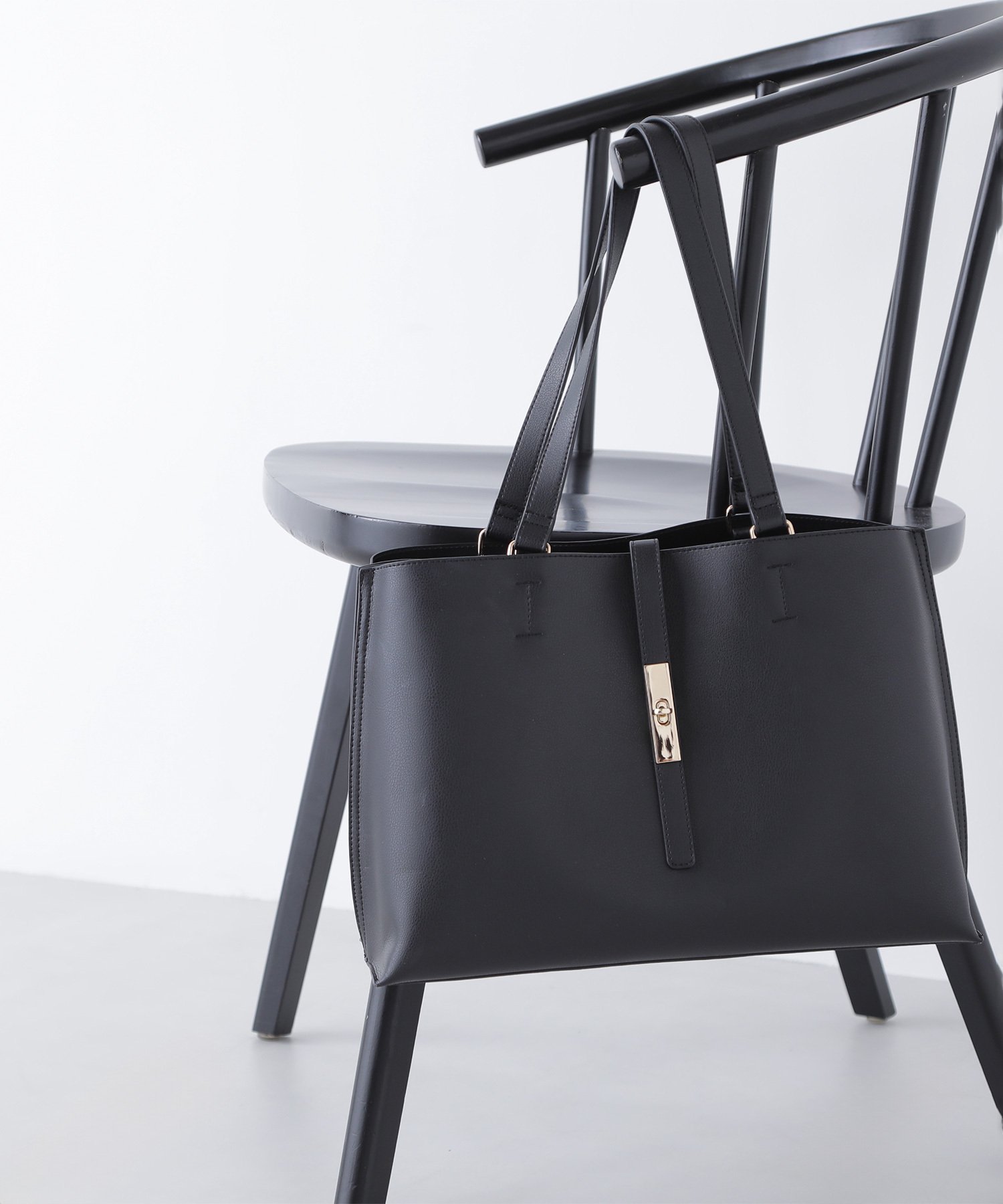 【ナチュラル ビューティー ベーシック/NATURAL BEAUTY BASIC】のエブリデイラージトートバッグ インテリア・キッズ・メンズ・レディースファッション・服の通販 founy(ファニー) ファッション Fashion レディースファッション Fashion for Women バッグ Bags おすすめ Recommended / Our Picks ショルダー Shoulder, Shoulder Strap フェイクレザー Faux Leather, PU Leather フェイス Face, Facial Design メタル Metal, Metal Parts 軽量 Lightweight, Ultra Light ビジネス 仕事 通勤 Business / Work / Commuting クロ|ID: prp329100004808001 ipo3291000000034890408