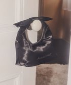 【ジルバイジルスチュアート/JILL by JILLSTUART】のリボンハンドルサテンバッグ 人気、トレンドファッション・服の通販 founy(ファニー) ファッション Fashion レディースファッション Fashion for Women バッグ Bags サテン Satin, Glossy Fabric ショルダー Shoulder, Shoulder Strap シンプル Simple, Minimal スペシャル Special, Limited Edition スマート Smart, Elegant リボン Ribbon, Bow 財布 Wallet, Purse thumbnail ブラック|ID: prp329100004808026 ipo3291000000034890656