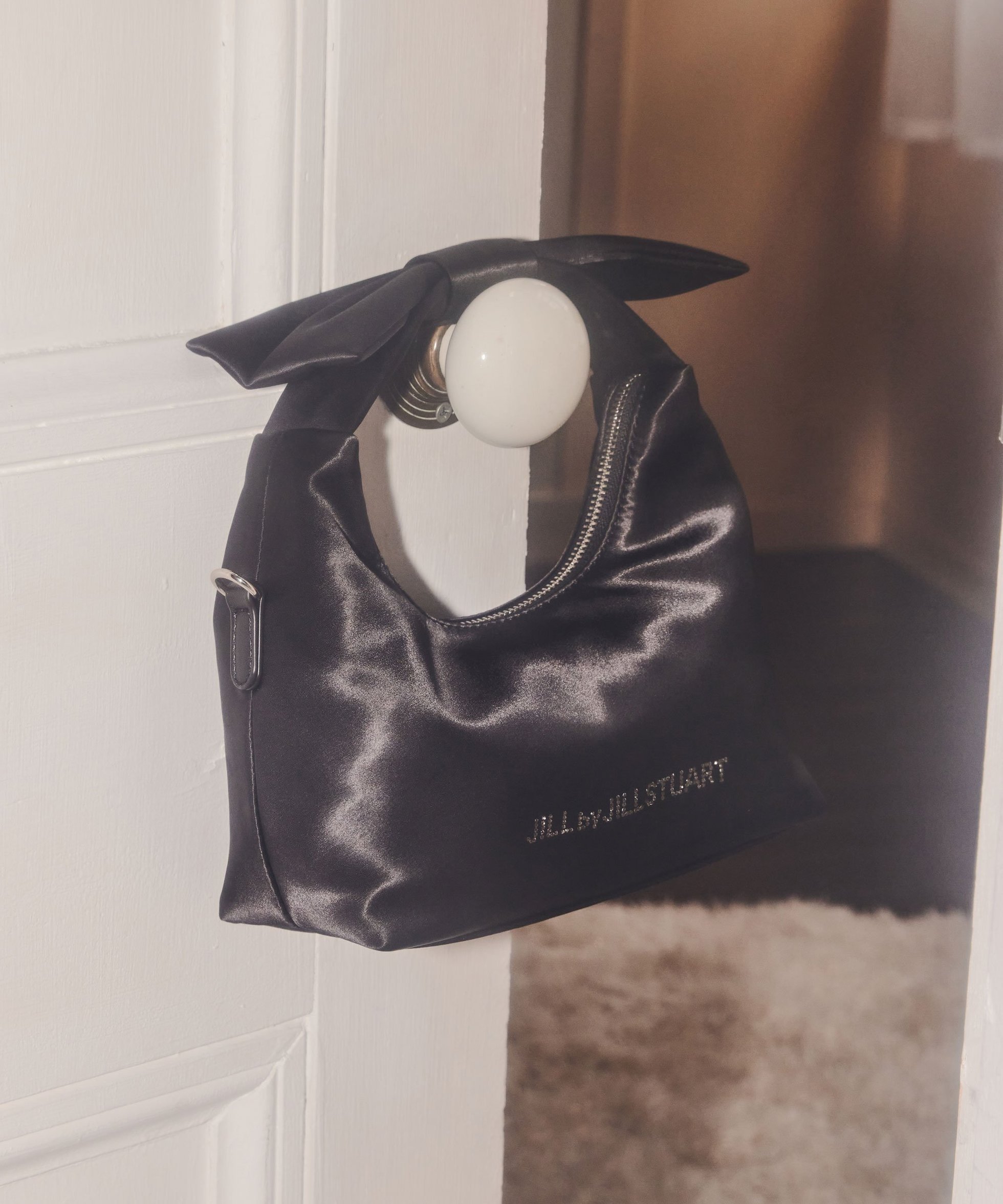 【ジルバイジルスチュアート/JILL by JILLSTUART】のリボンハンドルサテンバッグ インテリア・キッズ・メンズ・レディースファッション・服の通販 founy(ファニー) 　ファッション　Fashion　レディースファッション　Fashion for Women　バッグ　Bags　サテン　Satin, Glossy Fabric　ショルダー　Shoulder, Shoulder Strap　シンプル　Simple, Minimal　スペシャル　Special, Limited Edition　スマート　Smart, Elegant　リボン　Ribbon, Bow　財布　Wallet, Purse　ブラック|ID: prp329100004808026 ipo3291000000034890656