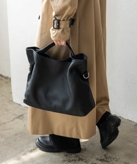 【ヴィータフェリーチェ/VitaFelice】の本革2wayスクエアトートバッグ レディース レザーバッグ 通勤バッグ 人気、トレンドファッション・服の通販 founy(ファニー) ファッション Fashion レディースファッション Fashion for Women バッグ Bags ショルダー Shoulder, Shoulder Strap フォルム Silhouette, Form エレガント 上品 Elegant ビジネス 仕事 通勤 Business / Work / Commuting |ID:prp329100004808034