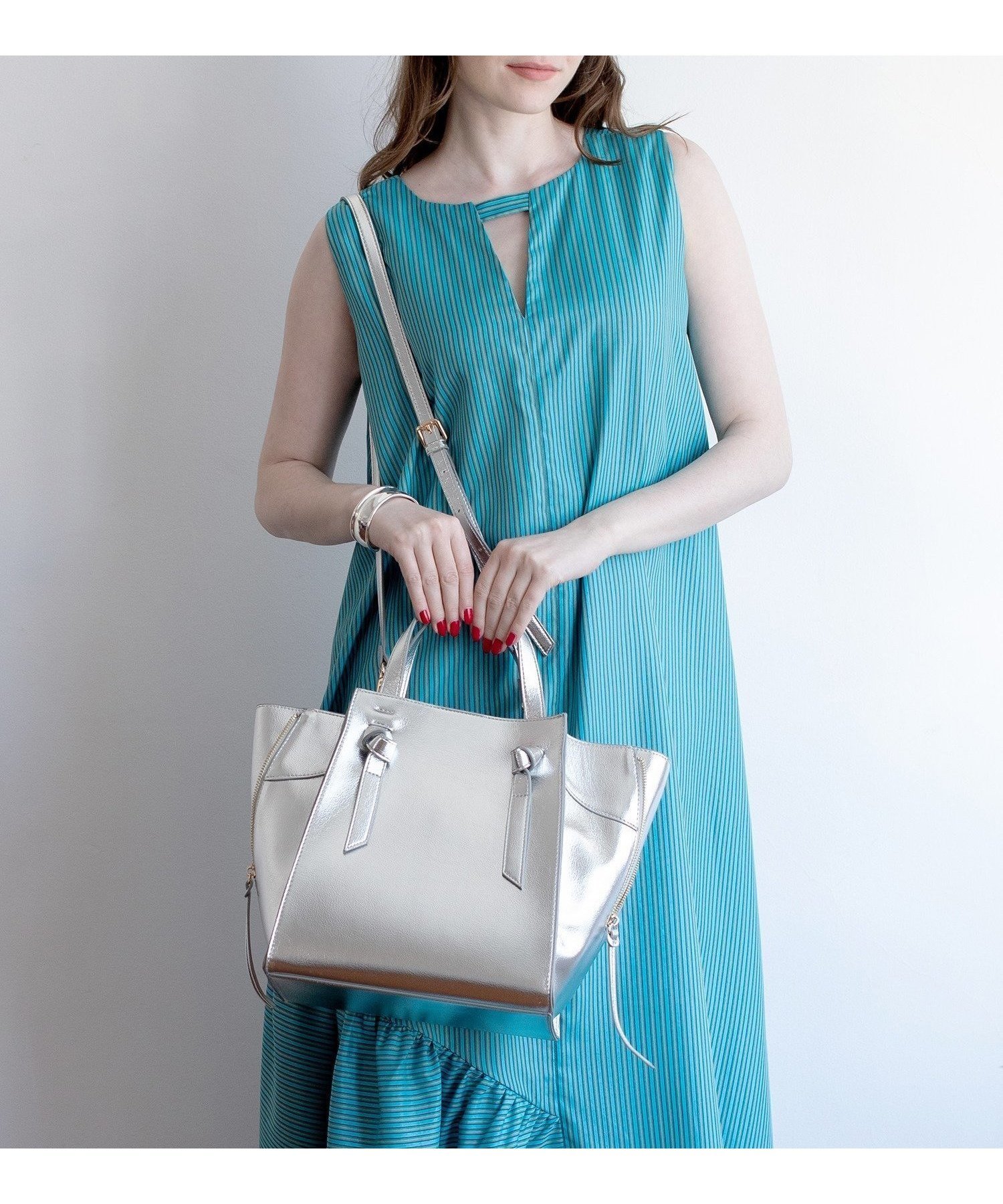 【イストワール/Histoire】のHistoire-U/ TVドラマ着用 Lier【リエール】ジッパートートバッグ/ショルダー付き インテリア・キッズ・メンズ・レディースファッション・服の通販 founy(ファニー) 　ファッション　Fashion　レディースファッション　Fashion for Women　バッグ　Bags　コンパクト　Compact, Small Size　軽量　Lightweight, Ultra Light　ショルダー　Shoulder, Shoulder Strap　シンプル　Simple, Minimal　スカーフ　Scarf, Neckwear　スタイリッシュ　Stylish, Fashionable　スペシャル　Special, Limited Edition　タンブラー　Tumbler, Travel Mug　チャーム　Charm, Pendant　フェイクレザー　Faux Leather, PU Leather　フォルム　Silhouette, Form　ポーチ　Pouch, Small Case　楽ちん　Easy Fit, Comfortable　おすすめ　Recommended / Our Picks　夏　Summer　ビジネス 仕事 通勤　Business / Work / Commuting　SV|ID: prp329100004808081 ipo3291000000034891044