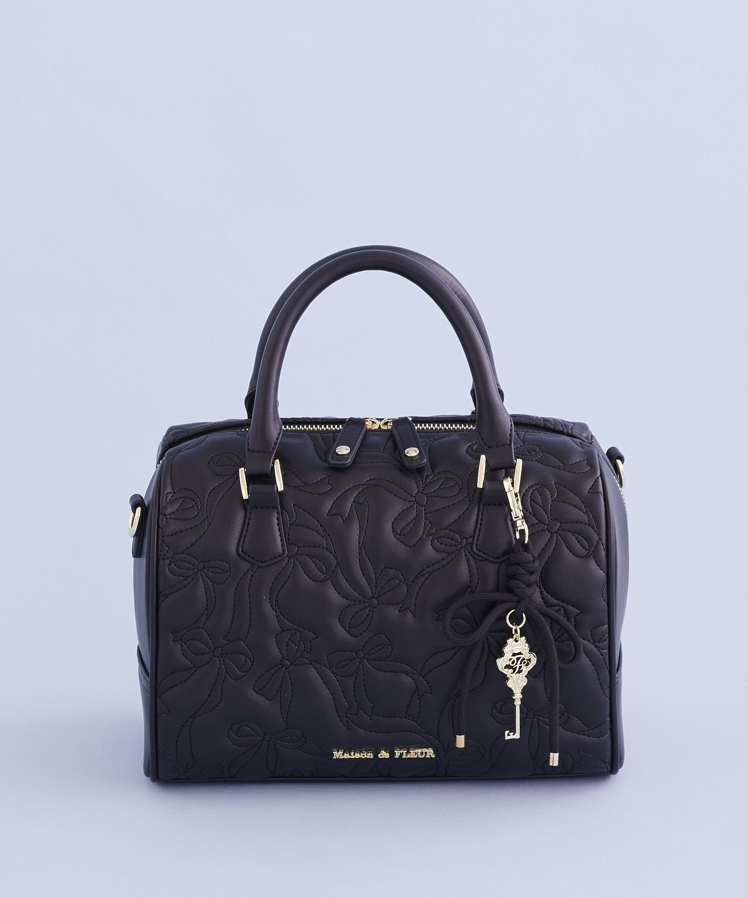 【メゾンドフルール/Maison de FLEUR】のチャーム付きリボンキルティングボストンバッグ 人気、トレンドファッション・服の通販 founy(ファニー) 　ファッション　Fashion　レディースファッション　Fashion for Women　バッグ　Bags　キルティング　Quilted, Quilting　コンパクト　Compact, Small Size　ショルダー　Shoulder, Shoulder Strap　チャーム　Charm, Pendant　トレンド　Trend, Trending Now　フォルム　Silhouette, Form　ボストンバッグ　Boston Bag, Retro Bag　ポケット　Pocket, Pocket Detail　モチーフ　Motif, Design Theme　リボン　Ribbon, Bow　エレガント 上品　Elegant　 other-1|ID: prp329100004808085 ipo3291000000034891068