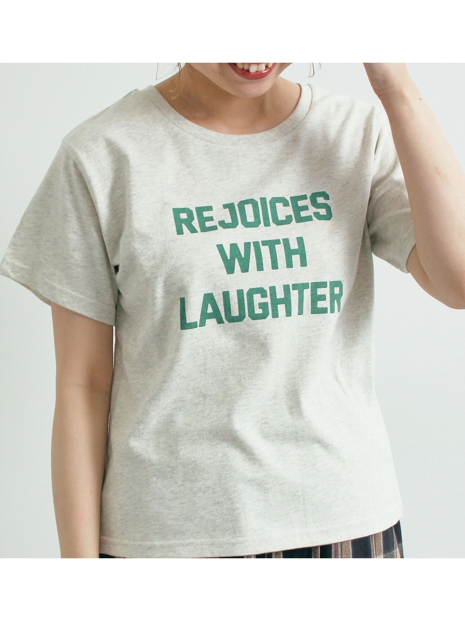 【サマンサモスモス/Samansa Mos2】のロゴプリントTシャツ インテリア・キッズ・メンズ・レディースファッション・服の通販 founy(ファニー) 　ファッション　Fashion　レディースファッション　Fashion for Women　トップス・カットソー　Cut & Sew Tops　シャツ・ブラウス・オフィスカジュアル　Elegant Blouses & Button-Ups　ロングTシャツ・Tシャツ　Longline T-Shirts & Tees　フロント　Front, Front Design　プリント　Print, Printed Pattern　ワンポイント　One Point, Statement Accent　グレー|ID: prp329100004808092 ipo3291000000034891149