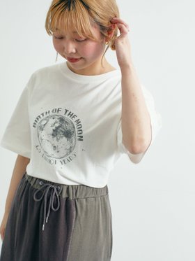 【サマンサモスモス/Samansa Mos2】のギャラクシープリントTシャツ 人気、トレンドファッション・服の通販 founy(ファニー) ファッション Fashion レディースファッション Fashion for Women トップス・カットソー Cut & Sew Tops シャツ・ブラウス・オフィスカジュアル Elegant Blouses & Button-Ups ロングTシャツ・Tシャツ Longline T-Shirts & Tees おすすめ Recommended / Our Picks |ID:prp329100004808100