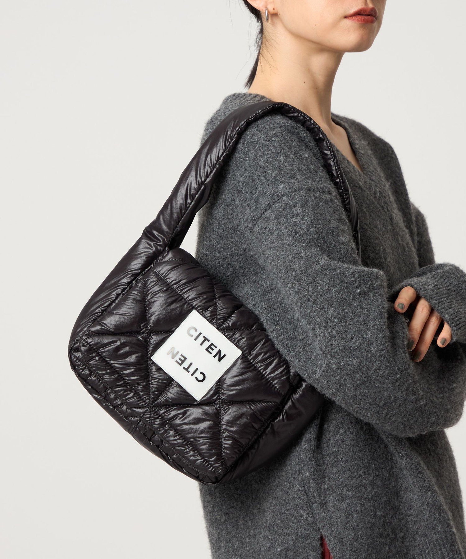 【シテン/CITEN】のCITEN CITENパデッドフラップショルダー 人気、トレンドファッション・服の通販 founy(ファニー) ファッション Fashion レディースファッション Fashion for Women キルティング Quilted, Quilting スクエア Square, Square Shape トライアングル Triangle, Triangular Shape フィット Fit, Slim Fit フラップ Flap, Flap Pocket マグネット Magnet, Magnetic Closure A/W・秋冬 Autumn/Winter おすすめ Recommended / Our Picks other-1|ID: prp329100004808154 ipo3291000000034891805