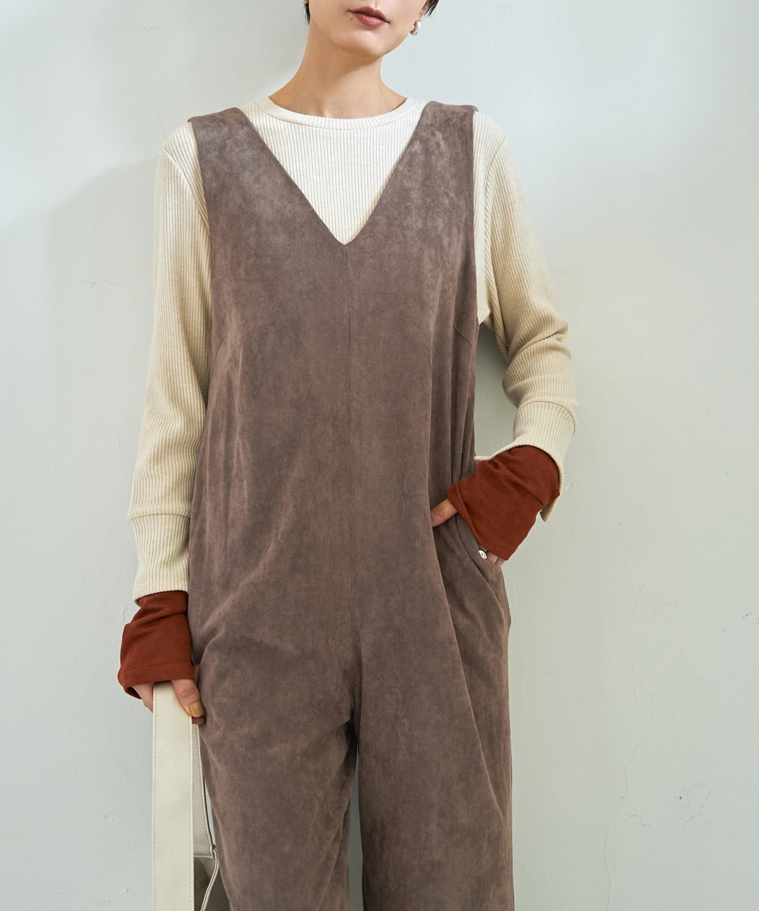 【スタイルデリ/STYLE DELI】のカラーレイヤードリブカットソートップス インテリア・キッズ・メンズ・レディースファッション・服の通販 founy(ファニー) 　ファッション　Fashion　レディースファッション　Fashion for Women　トップス・カットソー　Cut & Sew Tops　カットソー・ベーシックTシャツ　Cut-and-Sewn Tops / Stretch Tees & Basics　イエロー　Yellow　オレンジ　Orange　カットソー　Cut and Sewn Top　切替　Switching, Contrast Panel　サロペット　Overalls, Salopette　ジャケット　Jacket, Outerwear　ストレート　Straight, Straight Cut　スリット　Slit, Slit Detail　なめらか　Smooth, Silky Texture　長袖　Long Sleeve, Full Sleeve　ベスト　Vest, Waistcoat　ラウンド　Round, Round Neck　エレガント 上品　Elegant　ライトベージュ×ブラウン|ID: prp329100004808172 ipo3291000000034892002