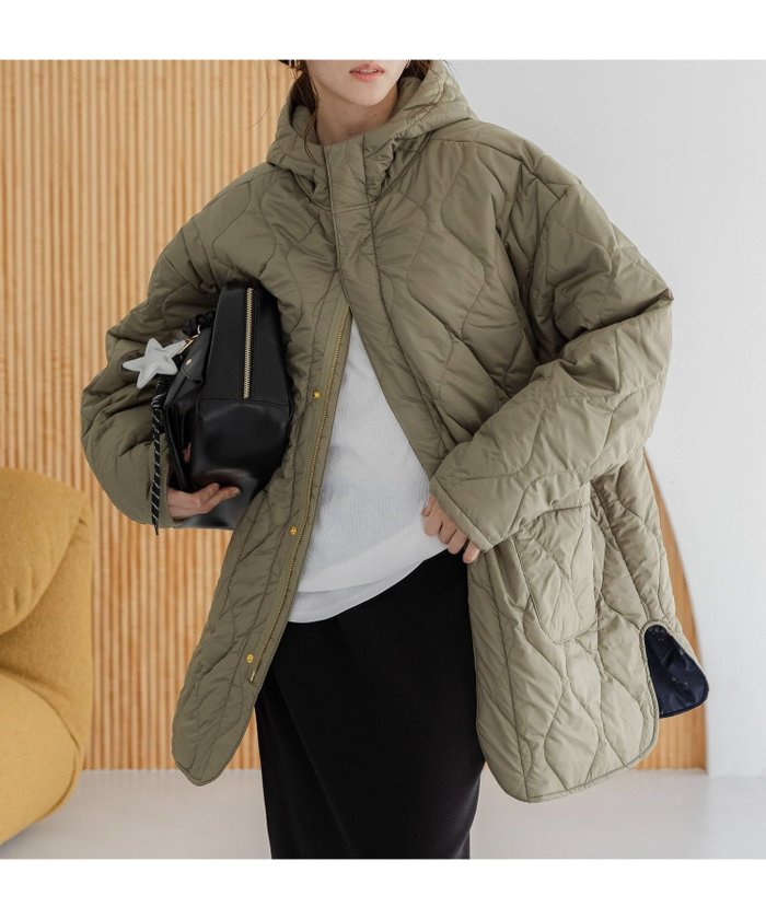 【エルーラ/Elura】のWUNIVERSAL OVERALL別注 キルティングフードブルゾン/579951 インテリア・キッズ・メンズ・レディースファッション・服の通販 founy(ファニー) https://founy.com/ ファッション Fashion レディースファッション Fashion for Women アウター Coat / Outerwear Collection ブルゾンジャケット・スポーティアウター Blouson Jackets 秋 Autumn キルト Quilt, Quilted Fabric 軽量 Lightweight, Ultra Light ジャケット Jacket, Outerwear スタイリッシュ Stylish, Fashionable スリット Slit, Slit Detail 定番 Standard, Basic Item 別注 Limited Edition, Custom Order リップ Lip, Lip Motif ロング Long, Long-Length ワイド Wide, Wide Fit ワーク Workwear, Utility Style おすすめ Recommended / Our Picks |ID: prp329100004808288 ipo3291000000035027281