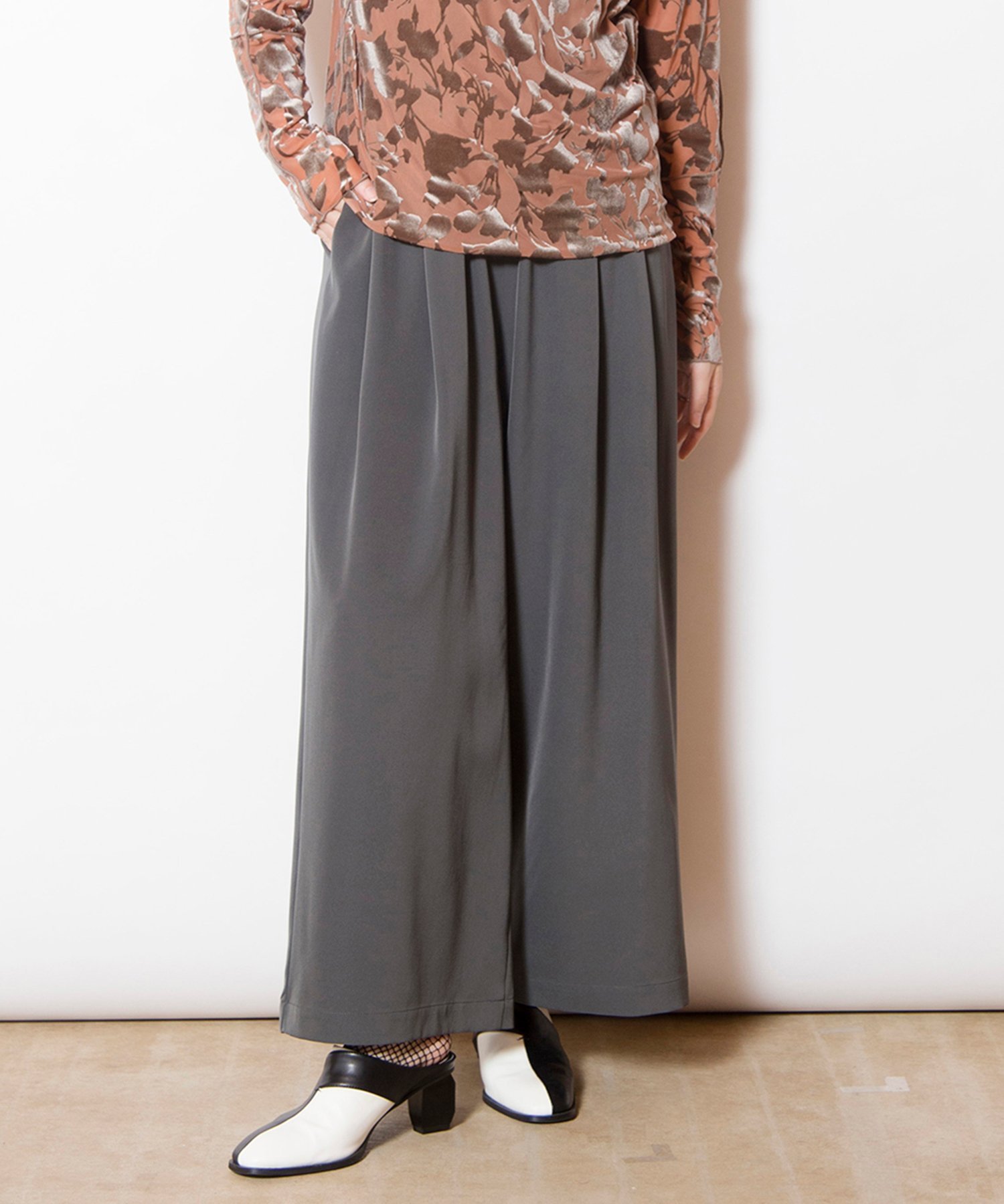 【オズモーシス/OSMOSIS】のタックワイドパンツ インテリア・キッズ・メンズ・レディースファッション・服の通販 founy(ファニー) ファッション Fashion レディースファッション Fashion for Women パンツ Pants & Trousers トレンド Trend, Trending Now ポケット Pocket, Pocket Detail 再入荷 Restock / Back in Stock 冬 Winter / This Winter 定番 Standard, Basic Item A/W・秋冬 Autumn/Winter GRAY|ID: prp329100004808368 ipo3291000000034893616