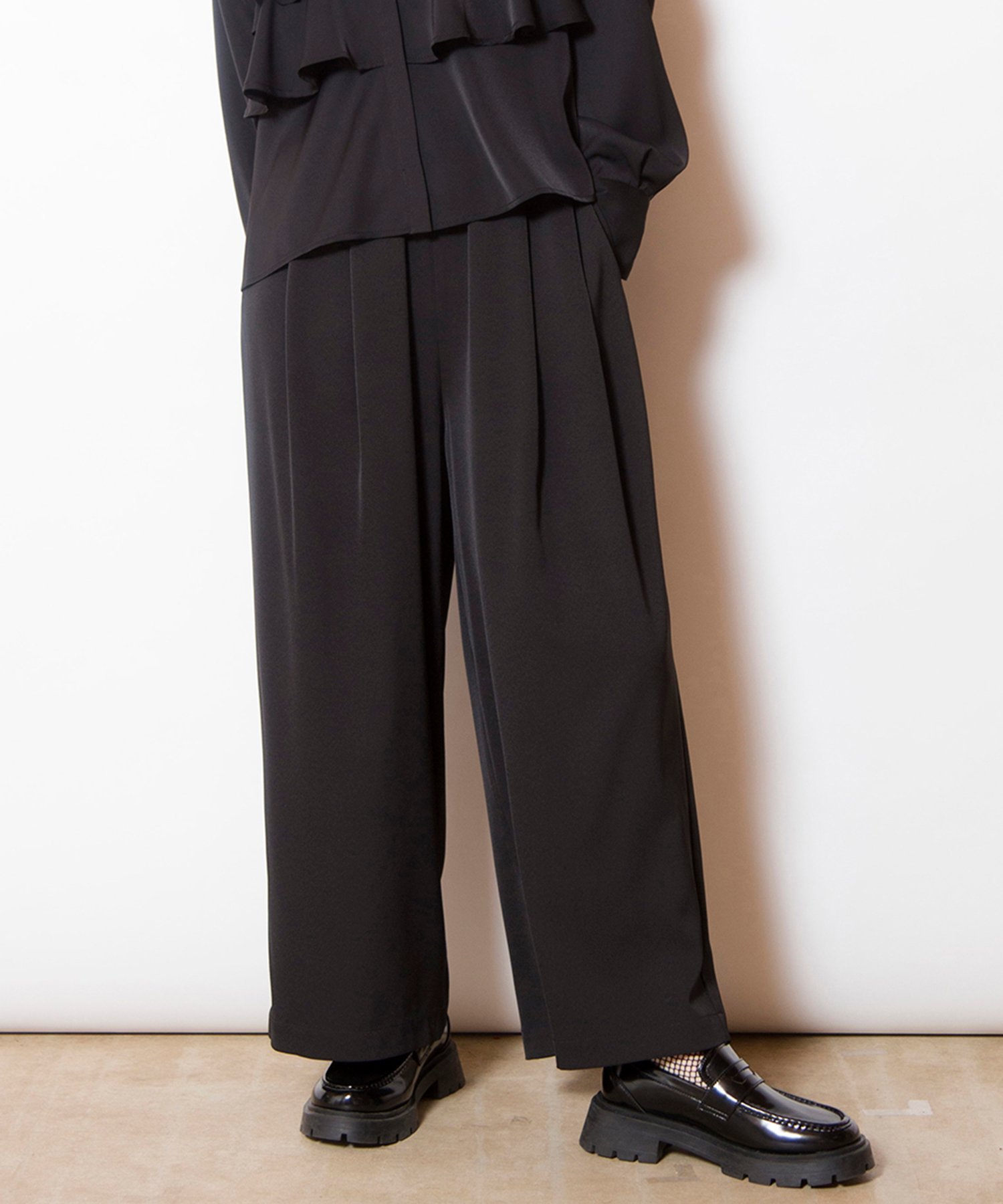 【オズモーシス/OSMOSIS】のタックワイドパンツ インテリア・キッズ・メンズ・レディースファッション・服の通販 founy(ファニー) ファッション Fashion レディースファッション Fashion for Women パンツ Pants & Trousers トレンド Trend, Trending Now ポケット Pocket, Pocket Detail 再入荷 Restock / Back in Stock 冬 Winter / This Winter 定番 Standard, Basic Item A/W・秋冬 Autumn/Winter BLACK|ID: prp329100004808368 ipo3291000000034893617