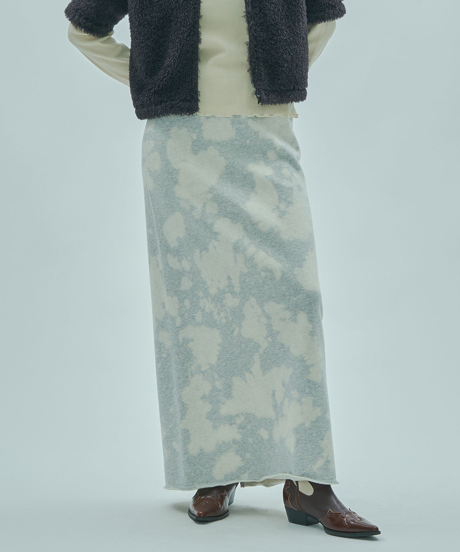 【ローズバッド/ROSE BUD】のBLEACH SWEAT SKIRT インテリア・キッズ・メンズ・レディースファッション・服の通販 founy(ファニー) 　ファッション　Fashion　レディースファッション　Fashion for Women　スカート　Skirts　スウェット / スエット　Sweatshirt, Sweatwear　ストレート　Straight, Straight Cut　スリット　Slit, Slit Detail　ブリーチ　Bleach, Washed Finish　マキシ　Maxi, Full Length　ロング　Long, Long-Length　再入荷　Restock / Back in Stock　おすすめ　Recommended / Our Picks　GREY|ID: prp329100004808412 ipo3291000000034894105